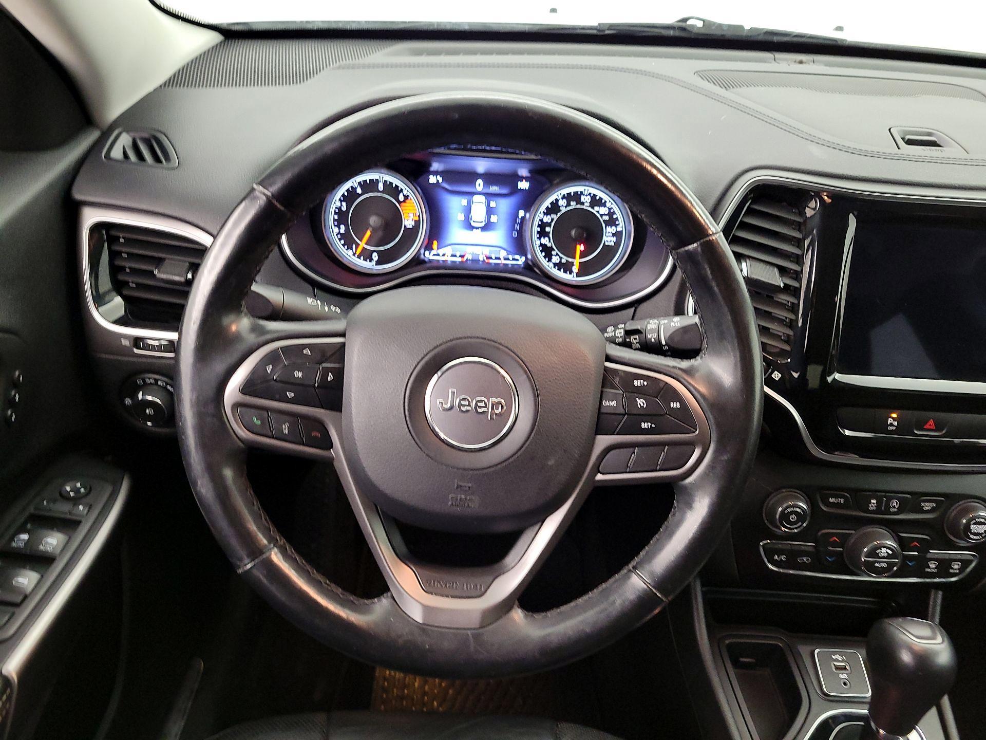 Thumbnail: 2020 Jeep Cherokee - 10