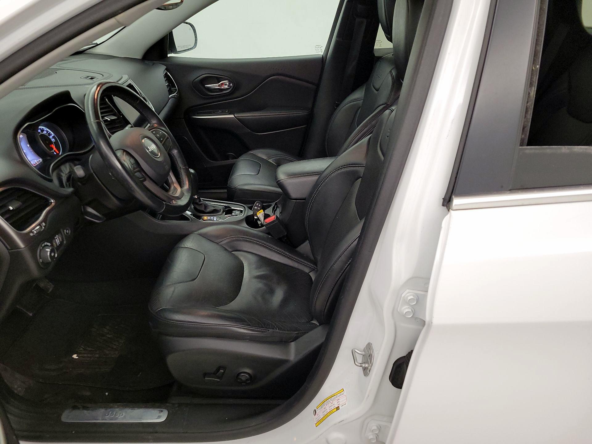 Thumbnail: 2020 Jeep Cherokee - 11