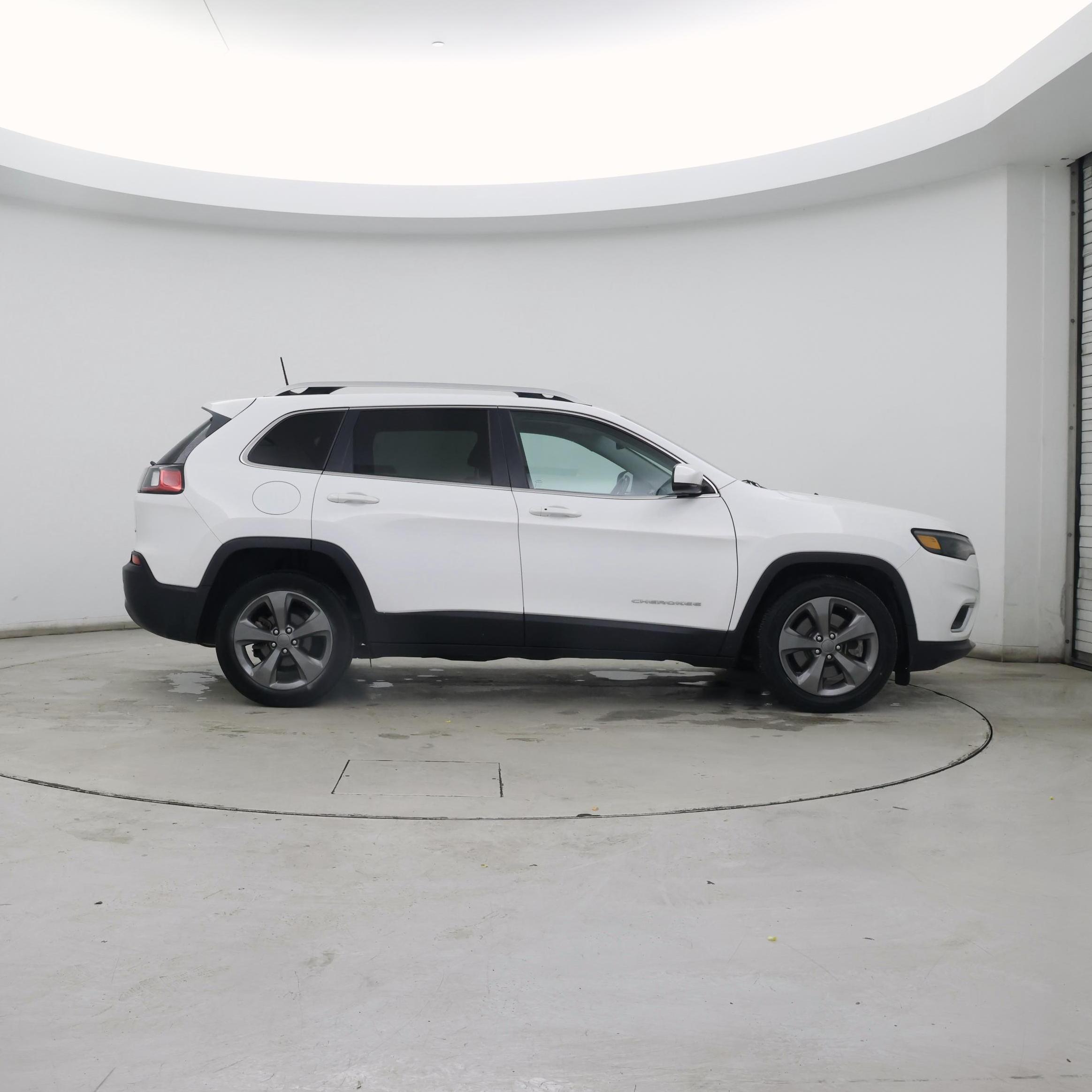 Thumbnail: 2020 Jeep Cherokee - 7