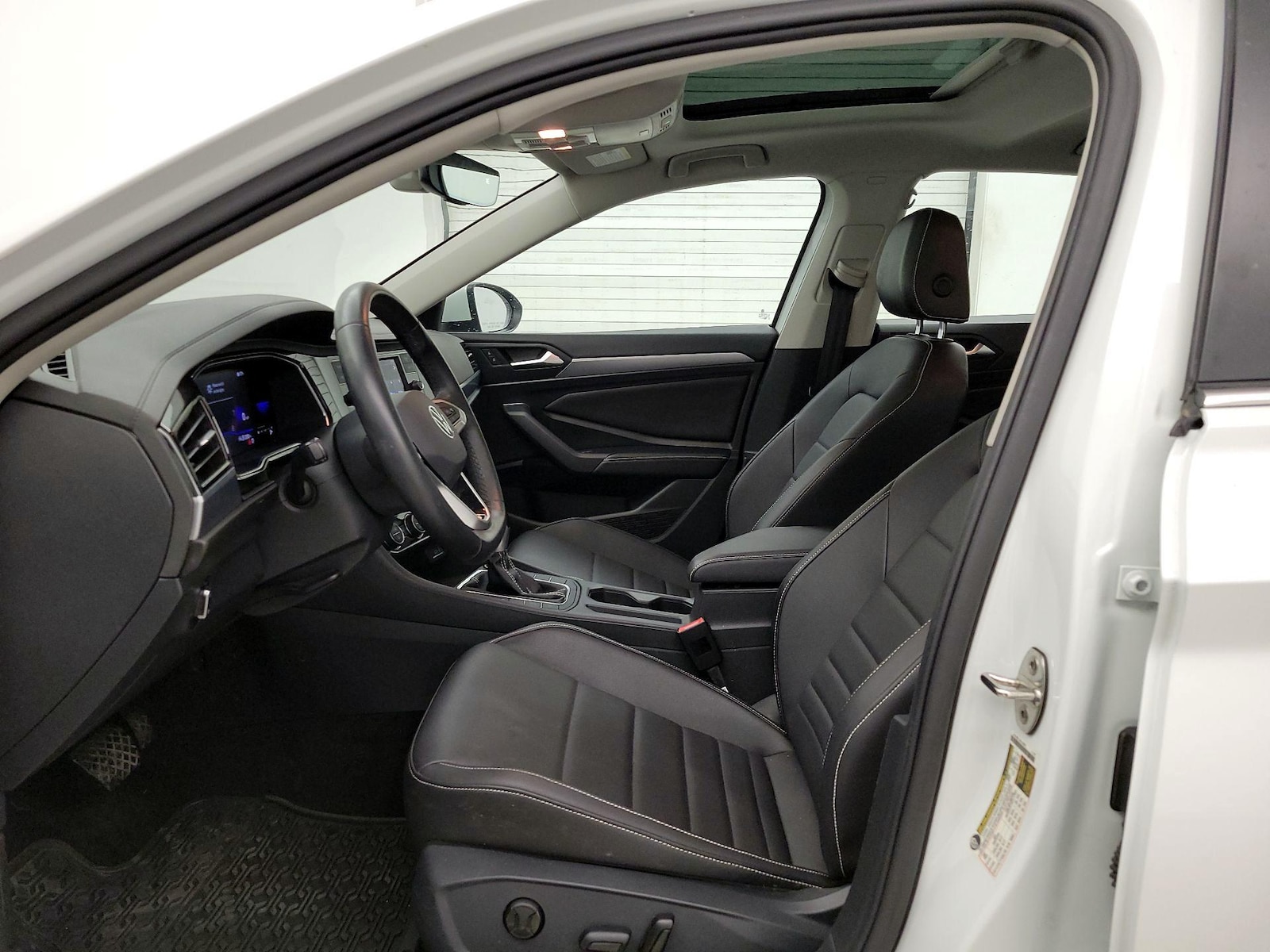 2022 Volkswagen Jetta SE - Photo 12