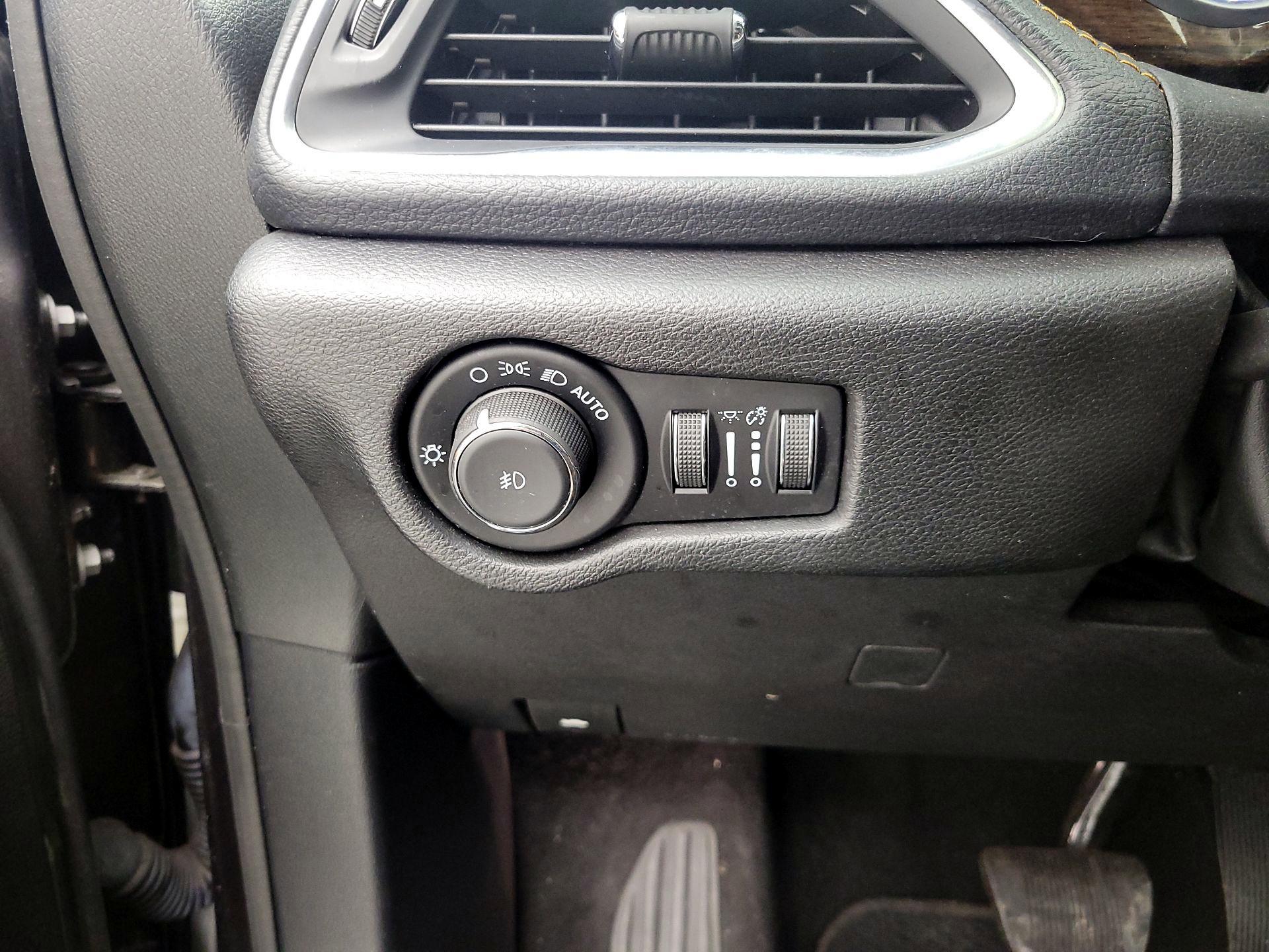 Thumbnail: 2021 Chrysler Pacifica - 13