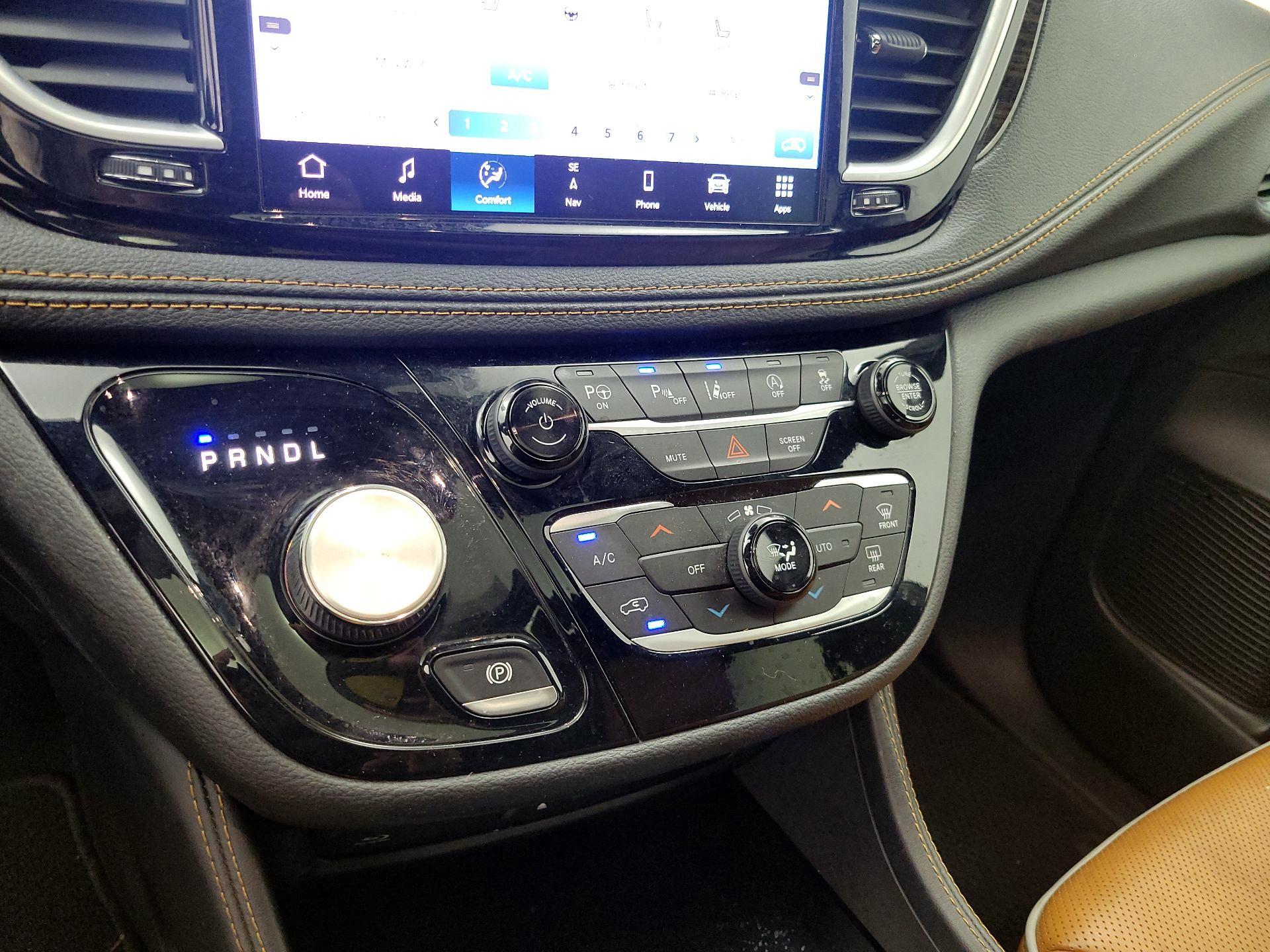 Thumbnail: 2021 Chrysler Pacifica - 18