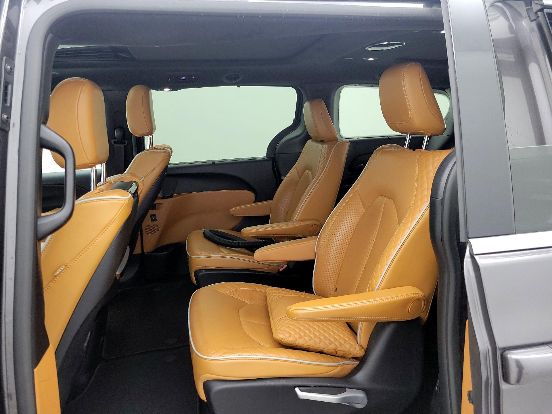 Thumbnail: 2021 Chrysler Pacifica - 20