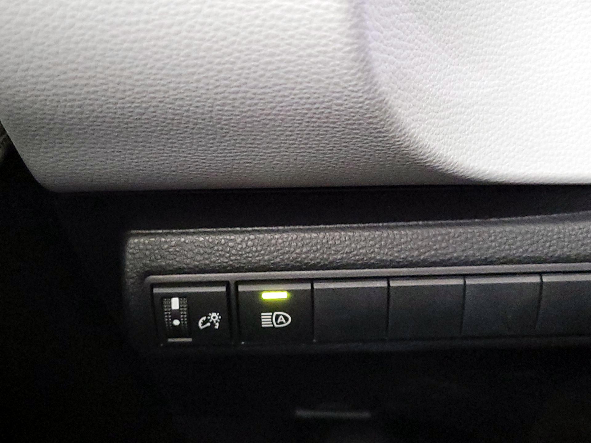 Thumbnail: 2025 Toyota Corolla - 13