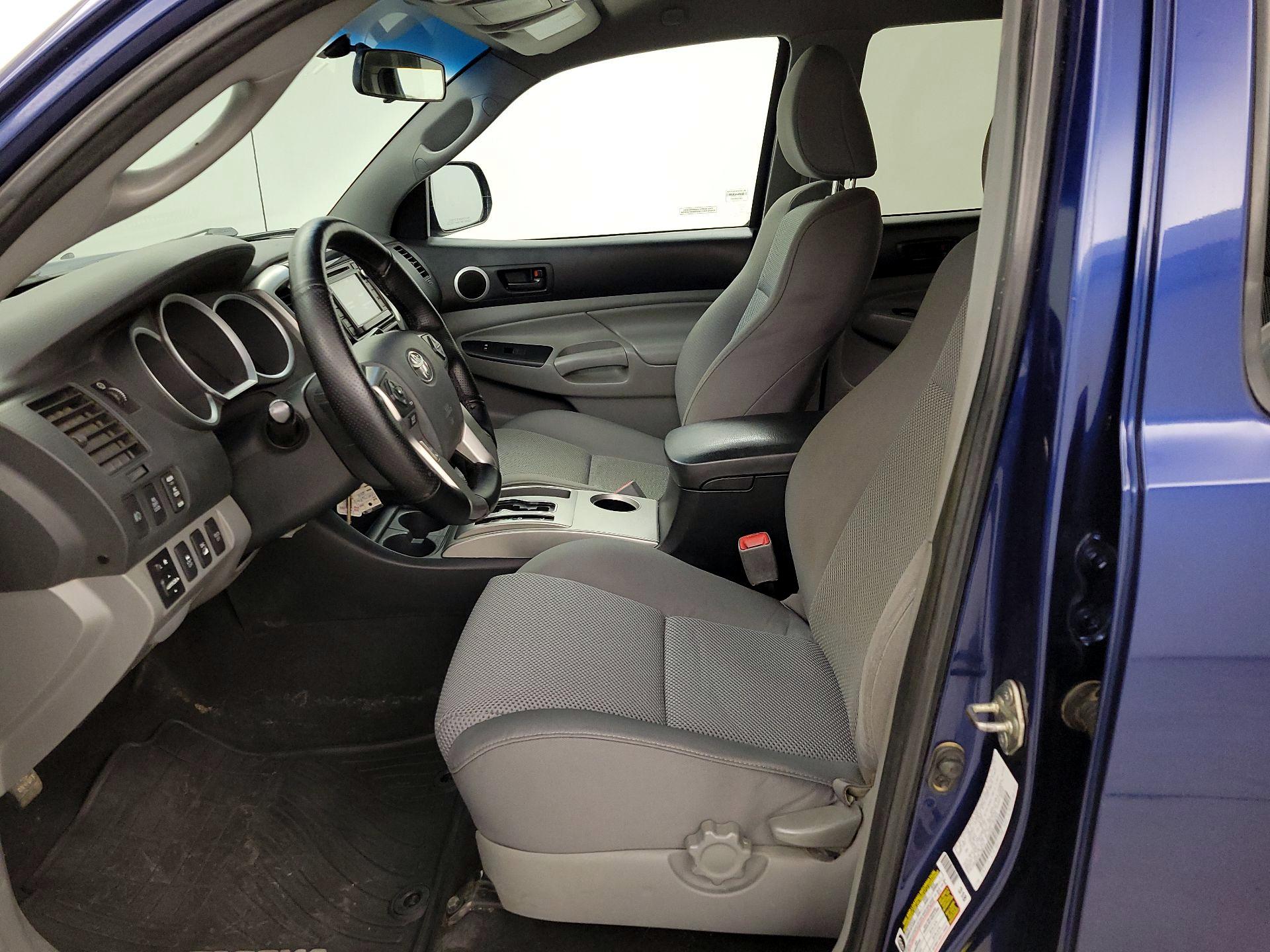 Thumbnail: 2015 Toyota Tacoma - 11