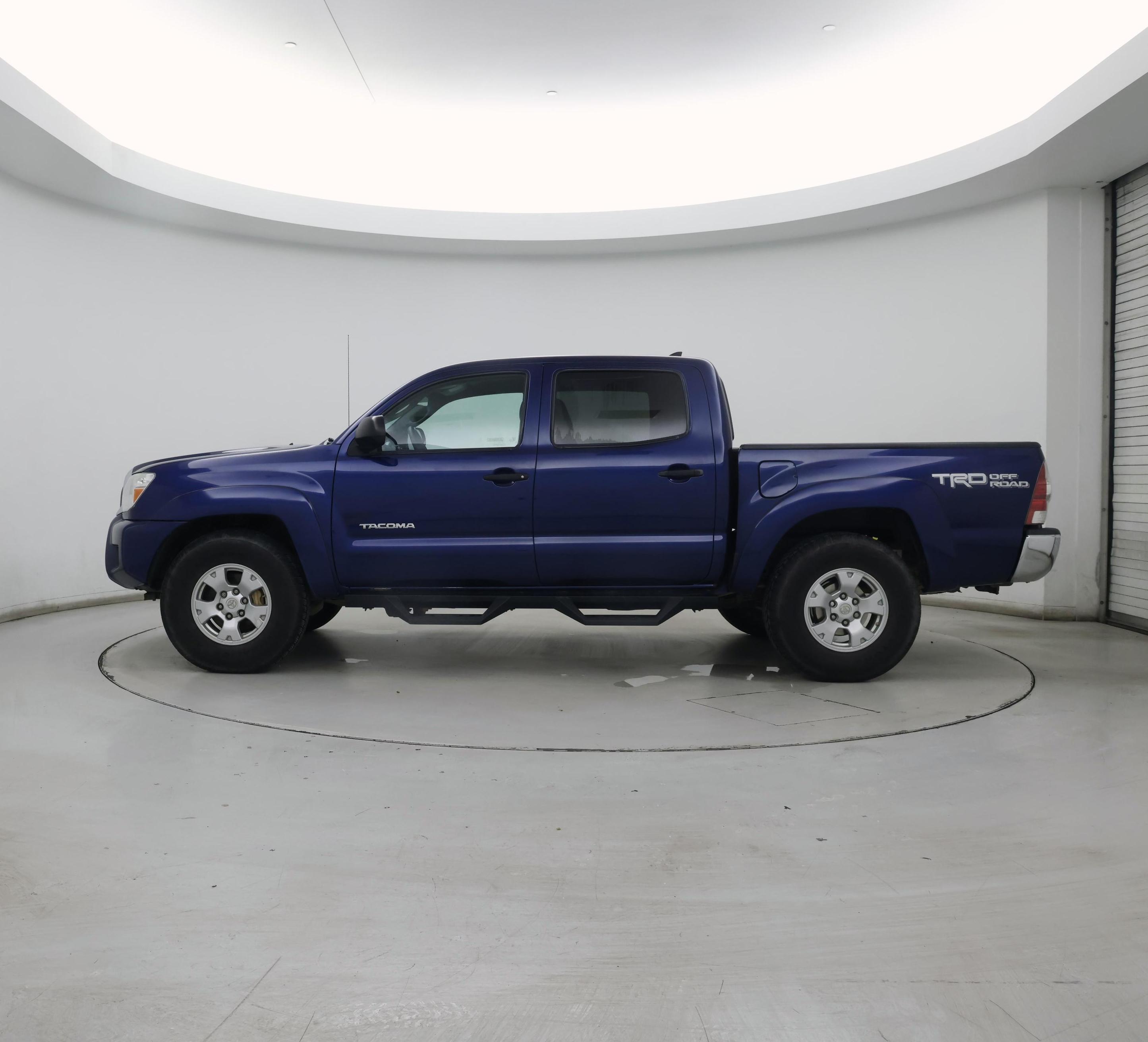 Thumbnail: 2015 Toyota Tacoma - 3