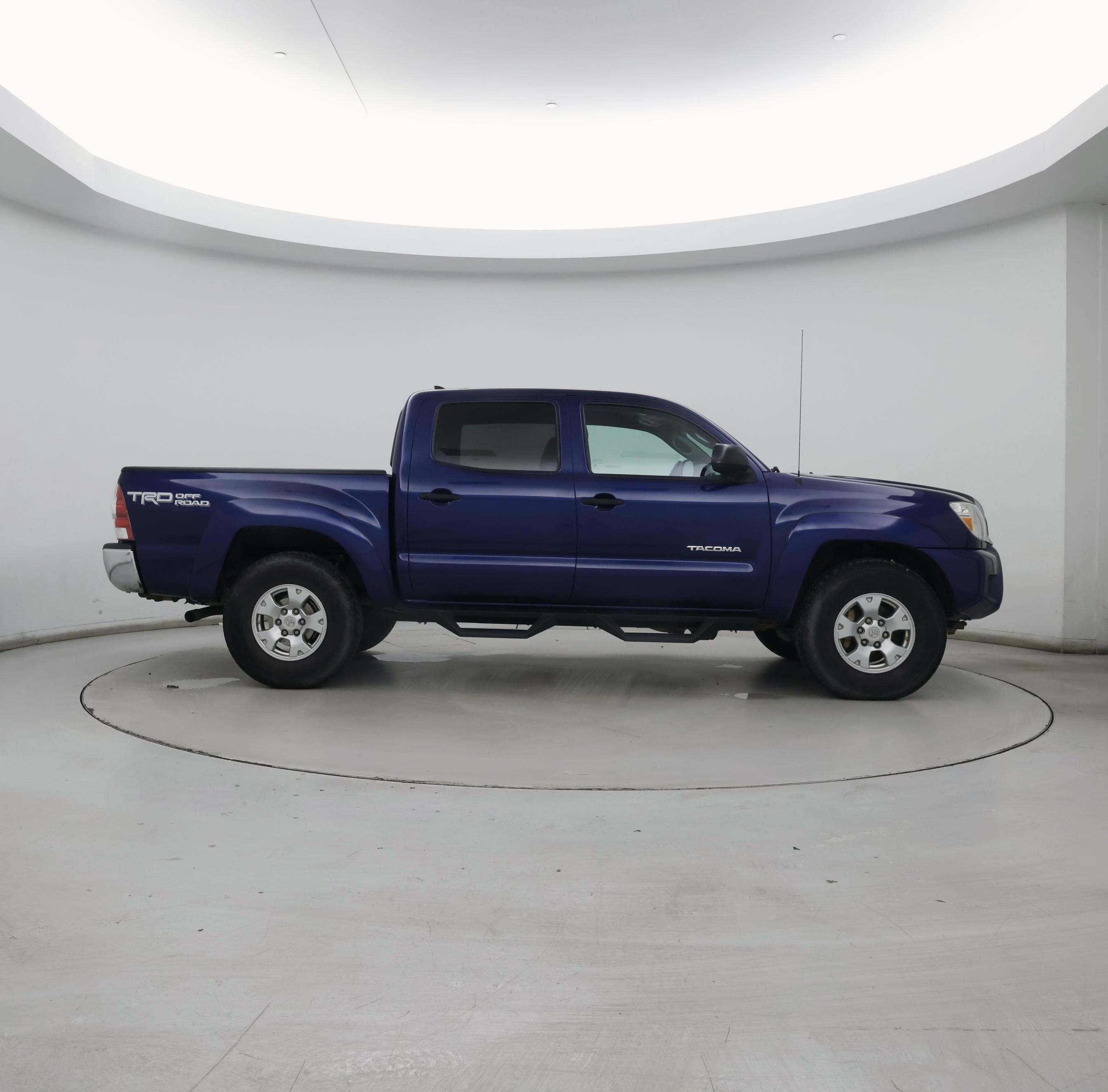 Thumbnail: 2015 Toyota Tacoma - 7