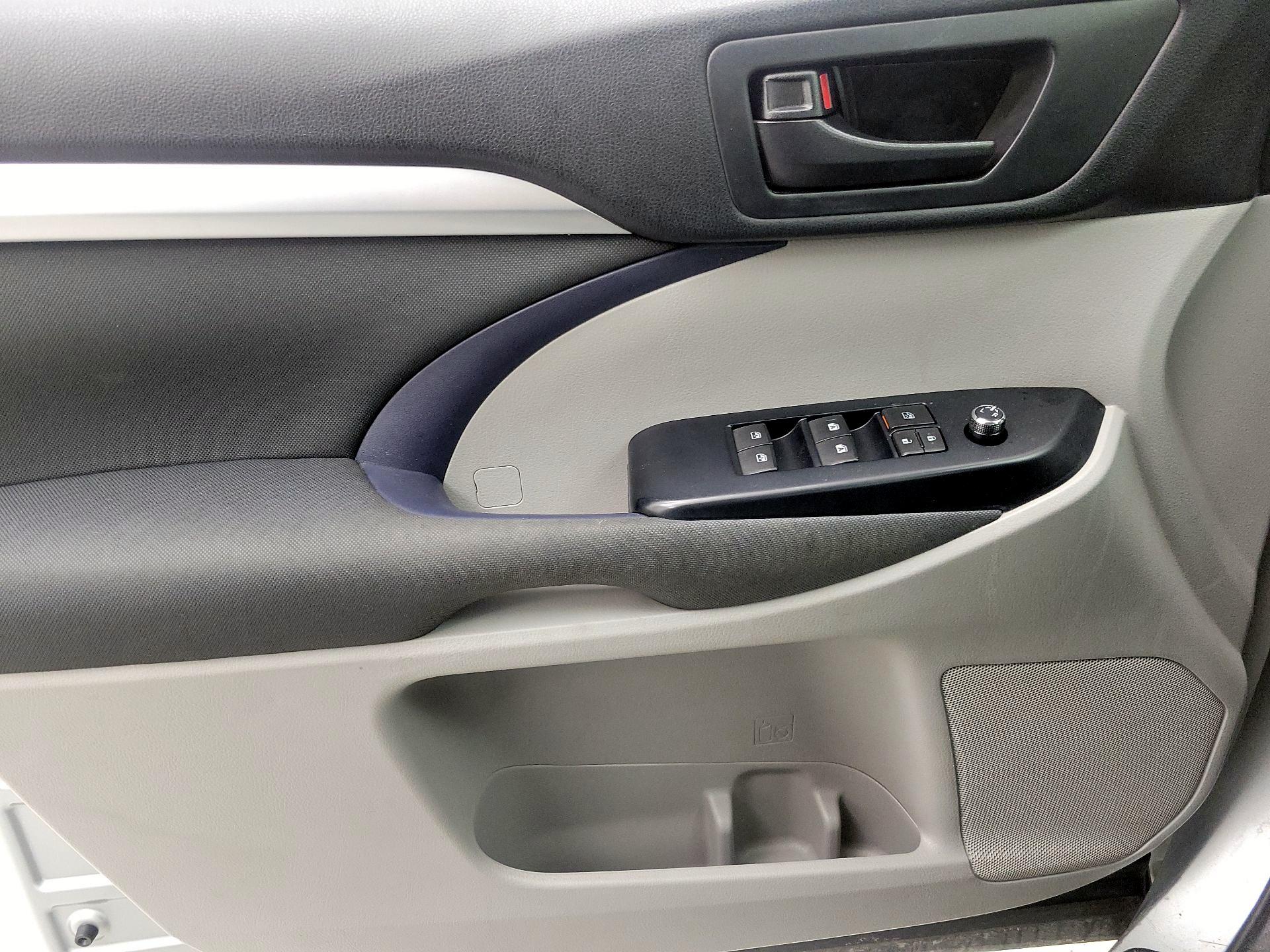 Thumbnail: 2018 Toyota Highlander - 12