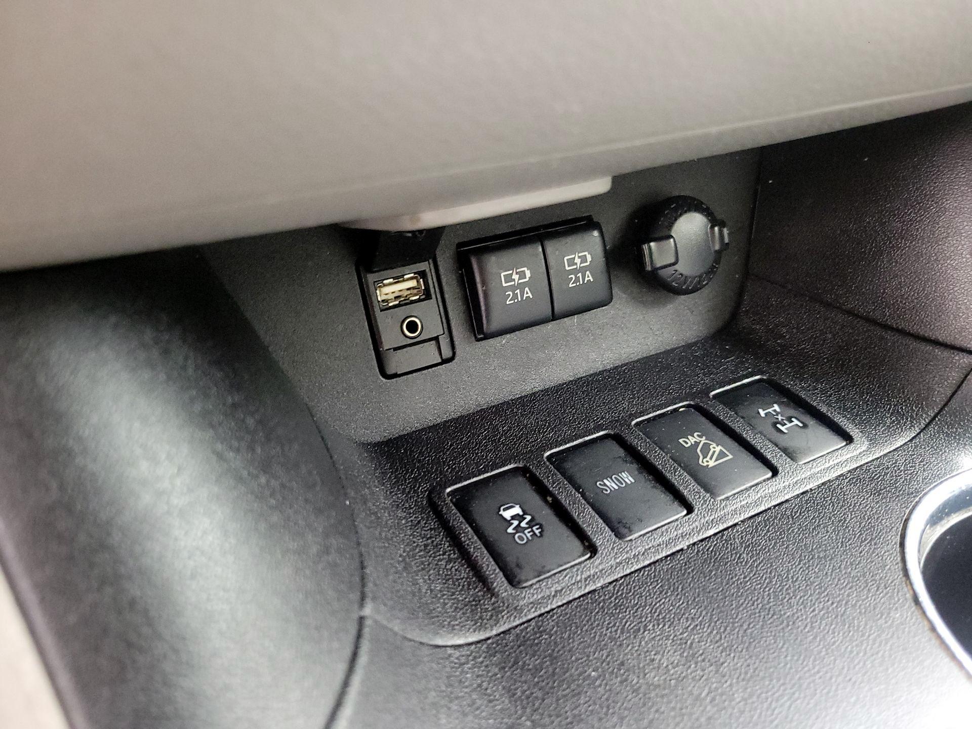 Thumbnail: 2018 Toyota Highlander - 18