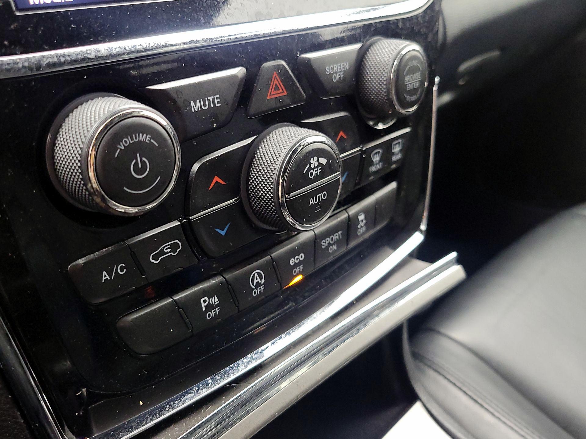 Thumbnail: 2019 Jeep Grand Cherokee - 17