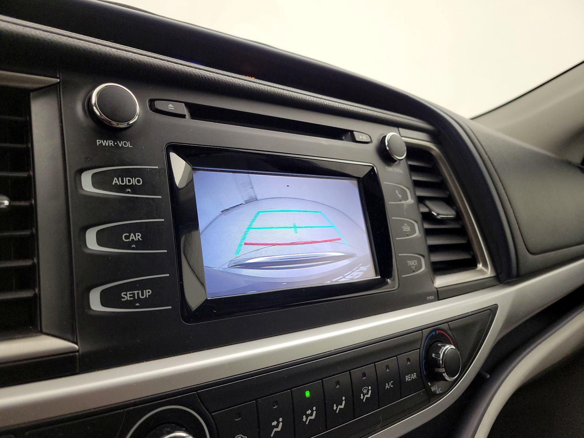 Thumbnail: 2019 Toyota Highlander - 14