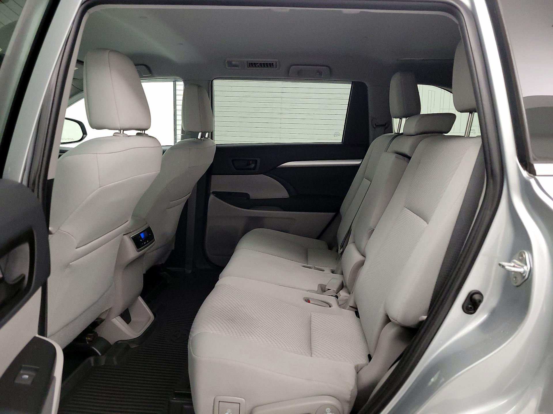 Thumbnail: 2019 Toyota Highlander - 19