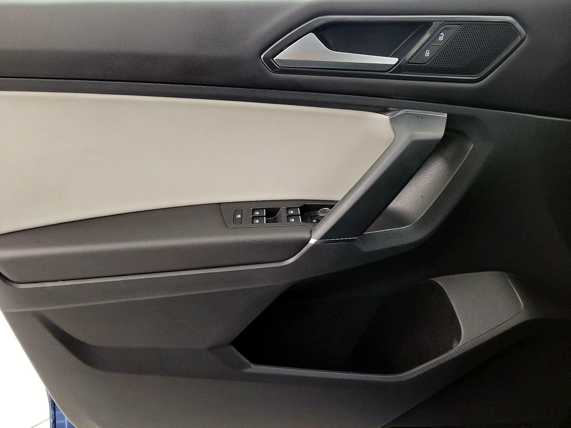 Thumbnail: 2018 Volkswagen Tiguan - 12