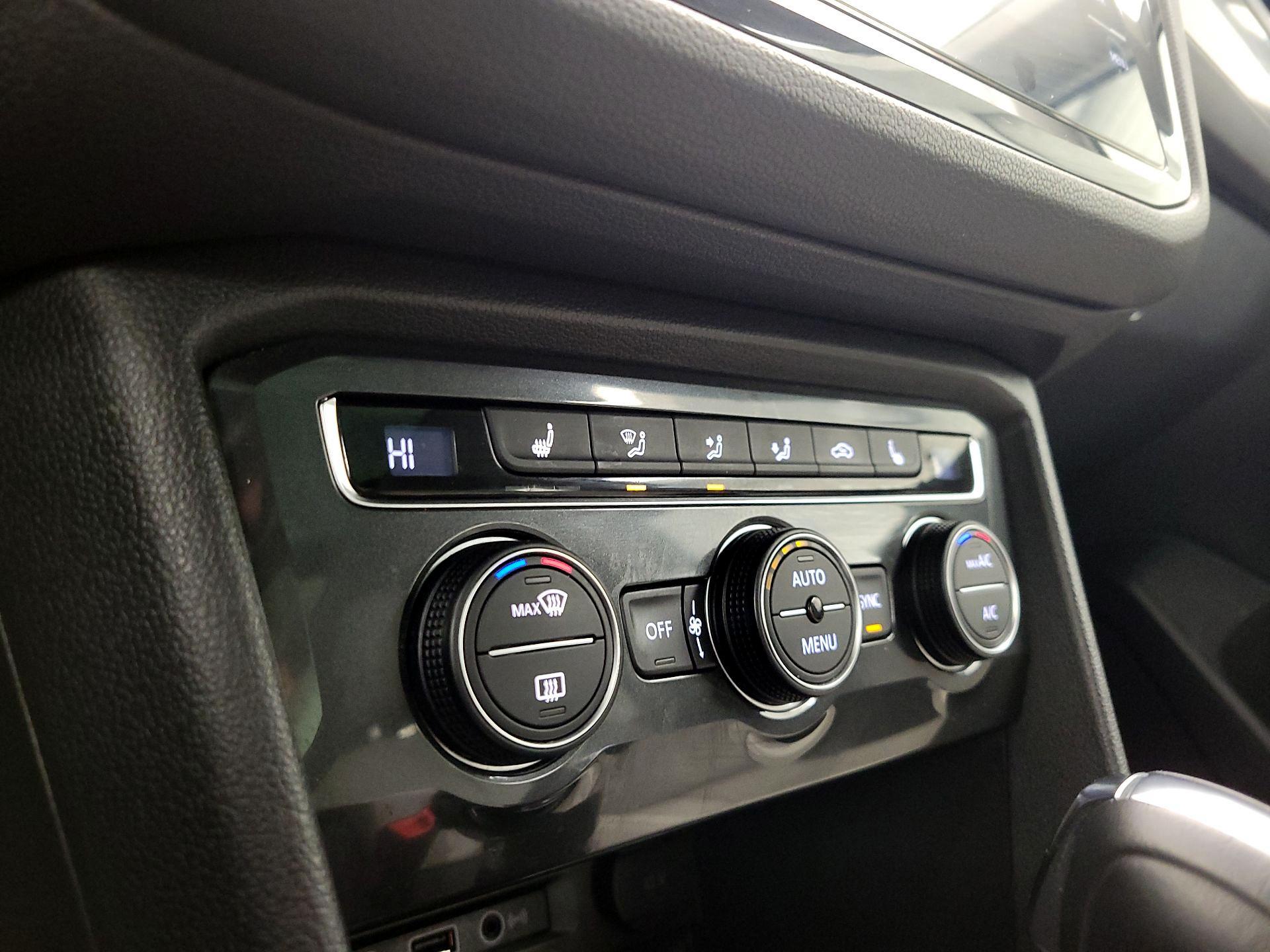 Thumbnail: 2018 Volkswagen Tiguan - 16