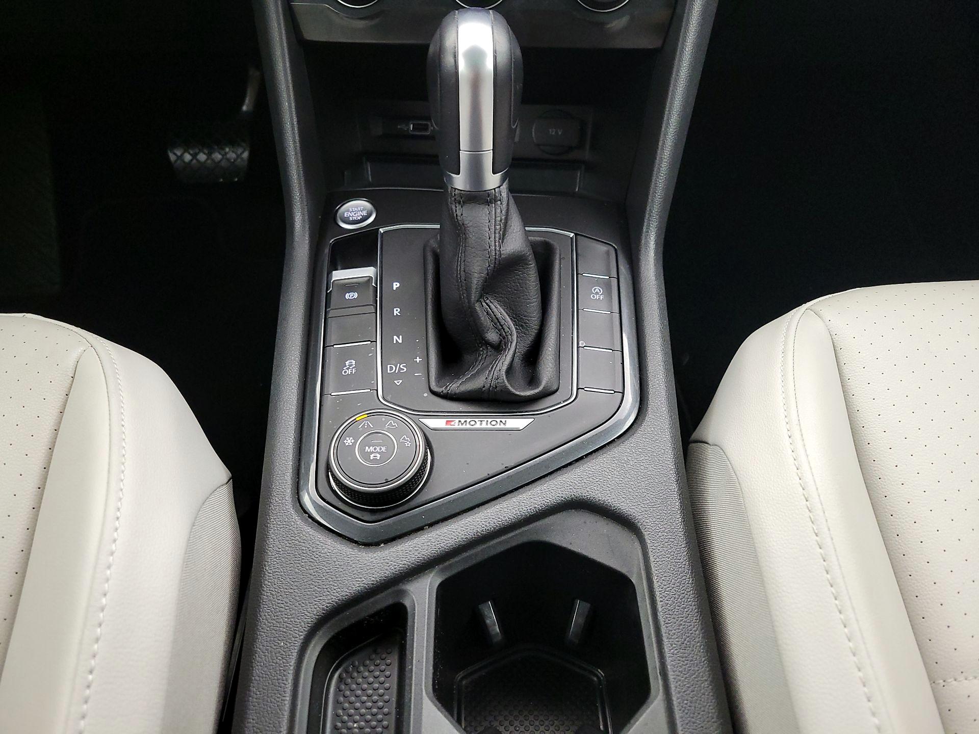 Thumbnail: 2018 Volkswagen Tiguan - 17