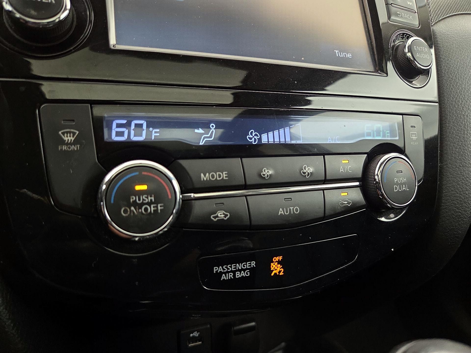 Thumbnail: 2015 Nissan Rogue - 17