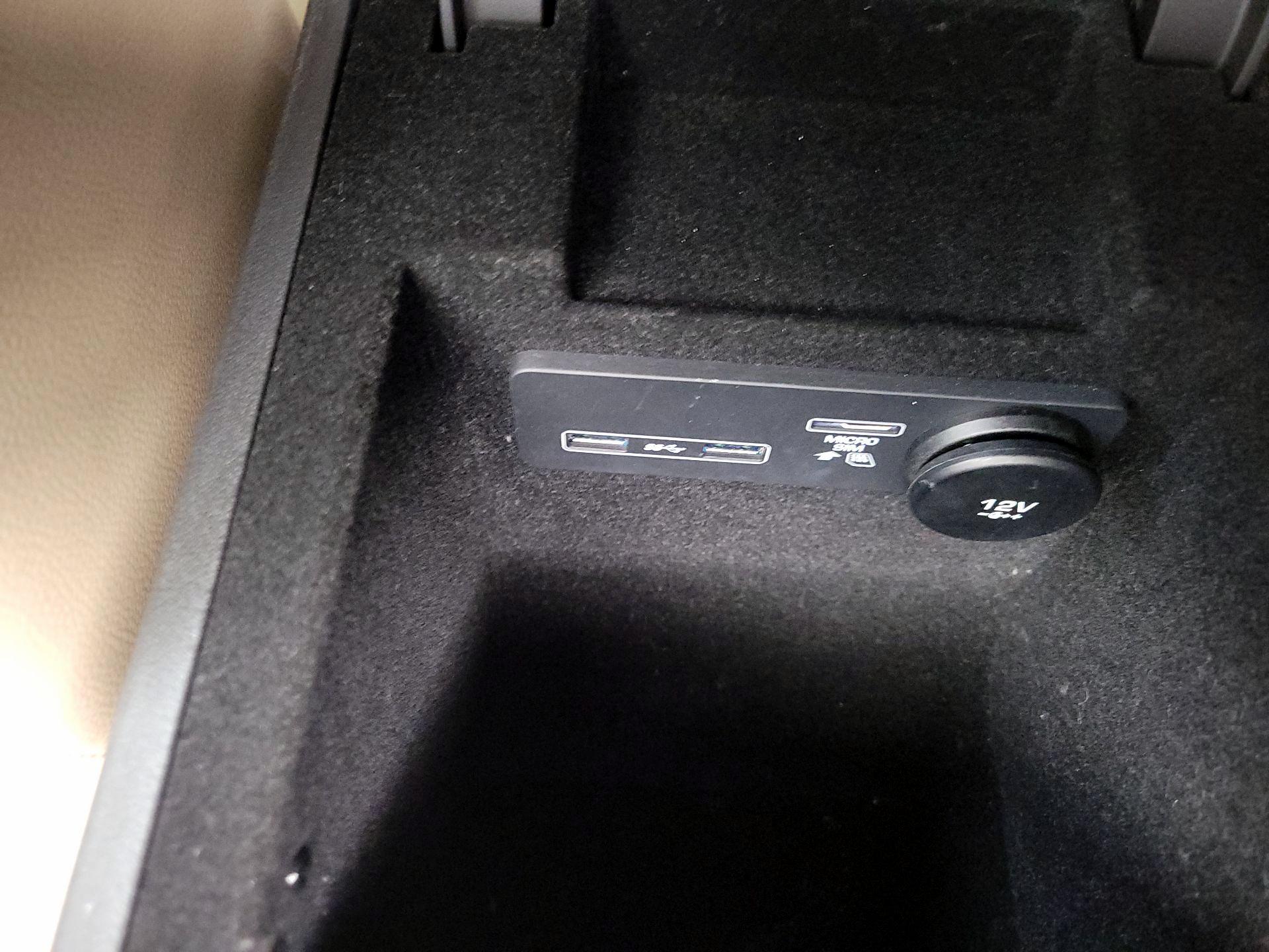 Thumbnail: 2019 Jaguar F-Pace - 19