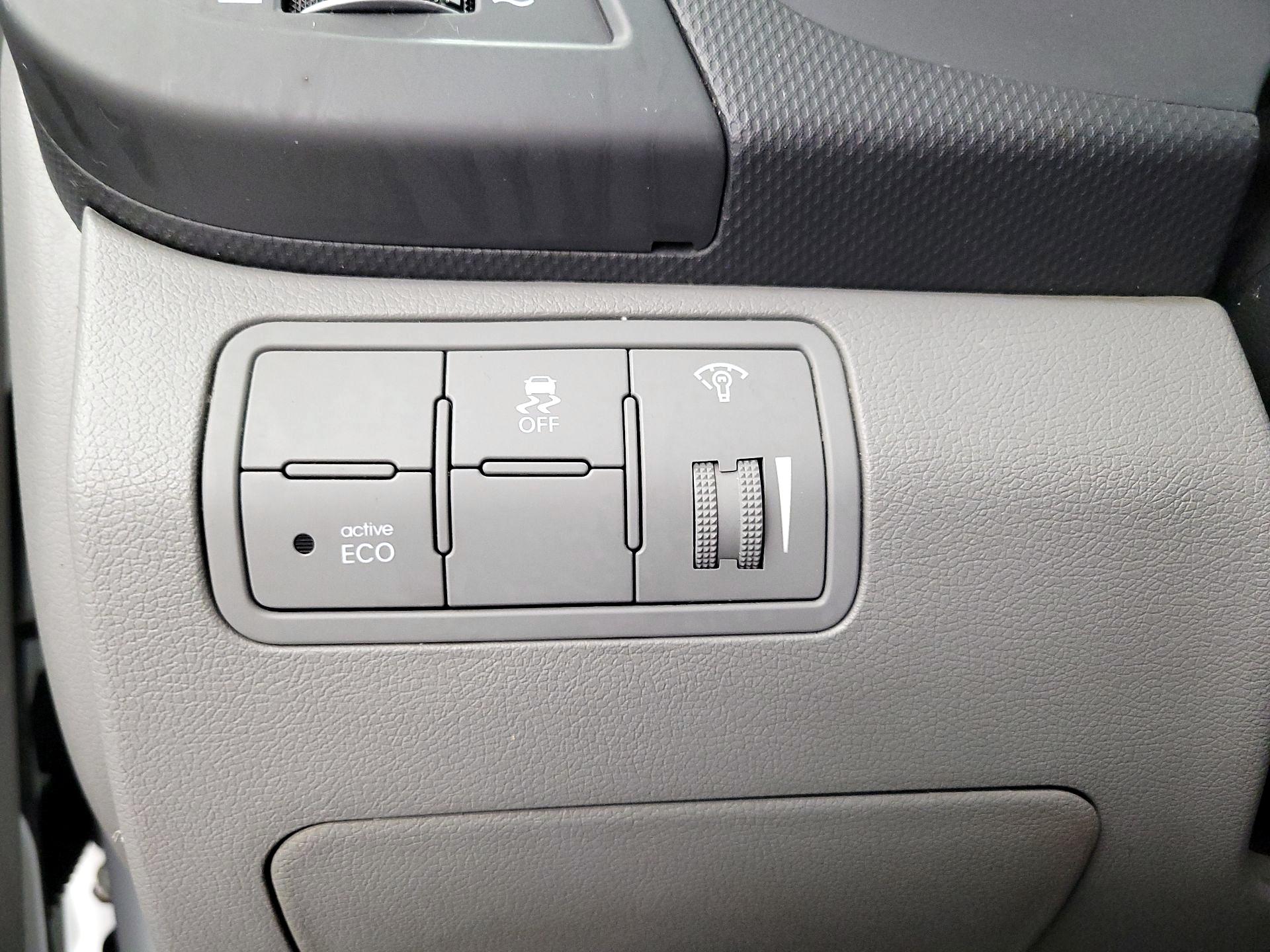 Thumbnail: 2017 Hyundai Accent - 13