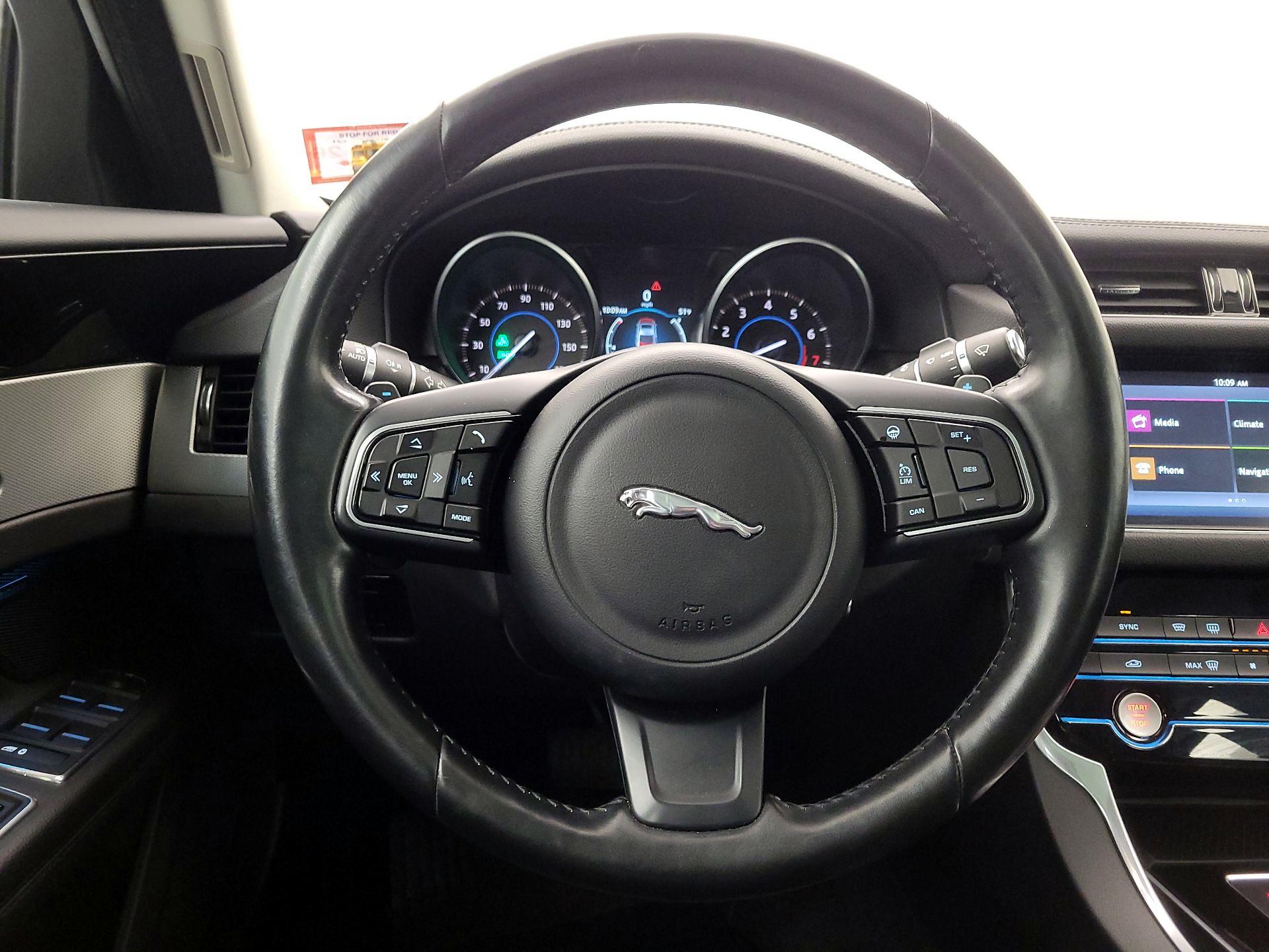 Thumbnail: 2016 Jaguar XF - 10