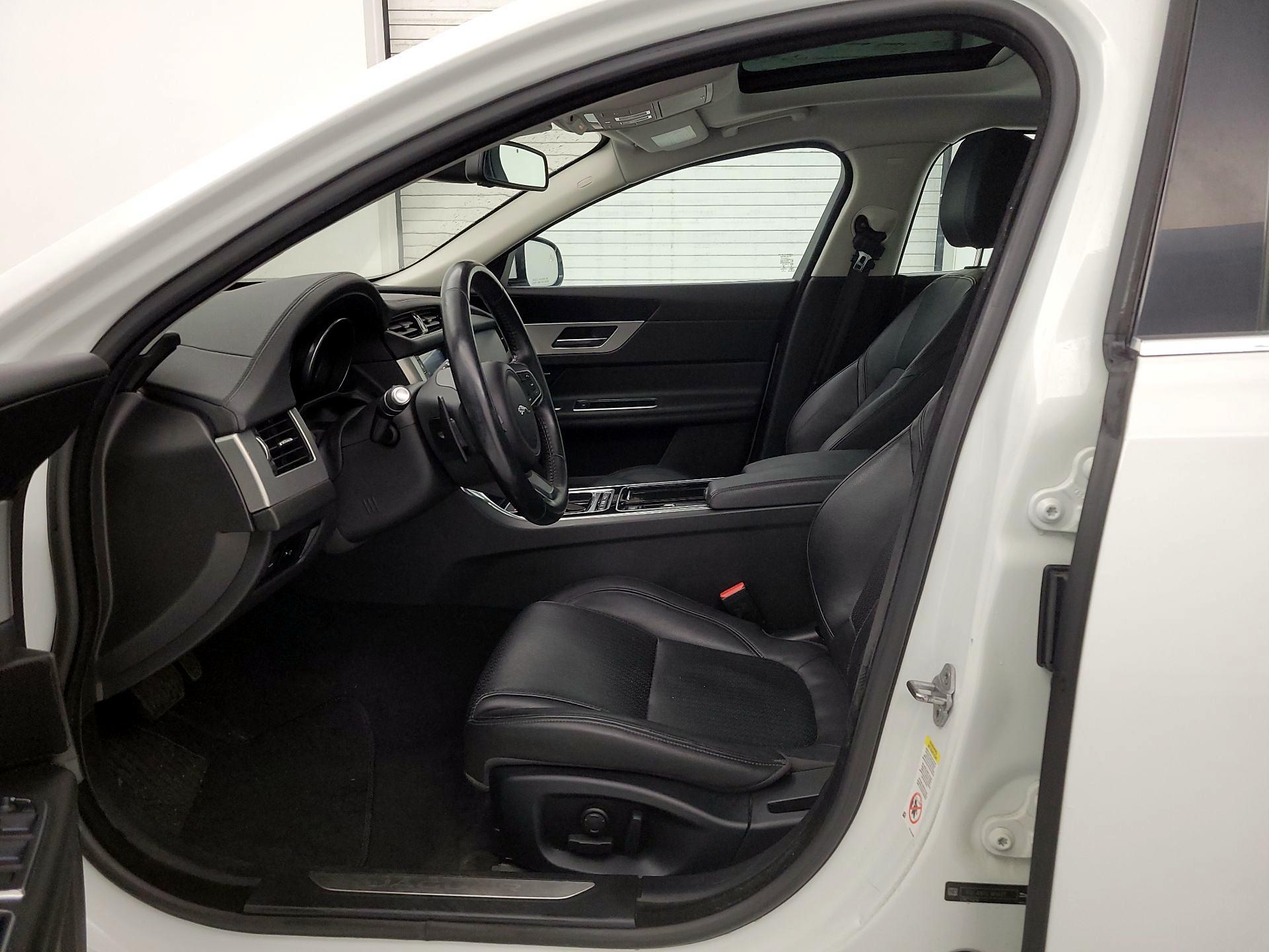 Thumbnail: 2016 Jaguar XF - 11