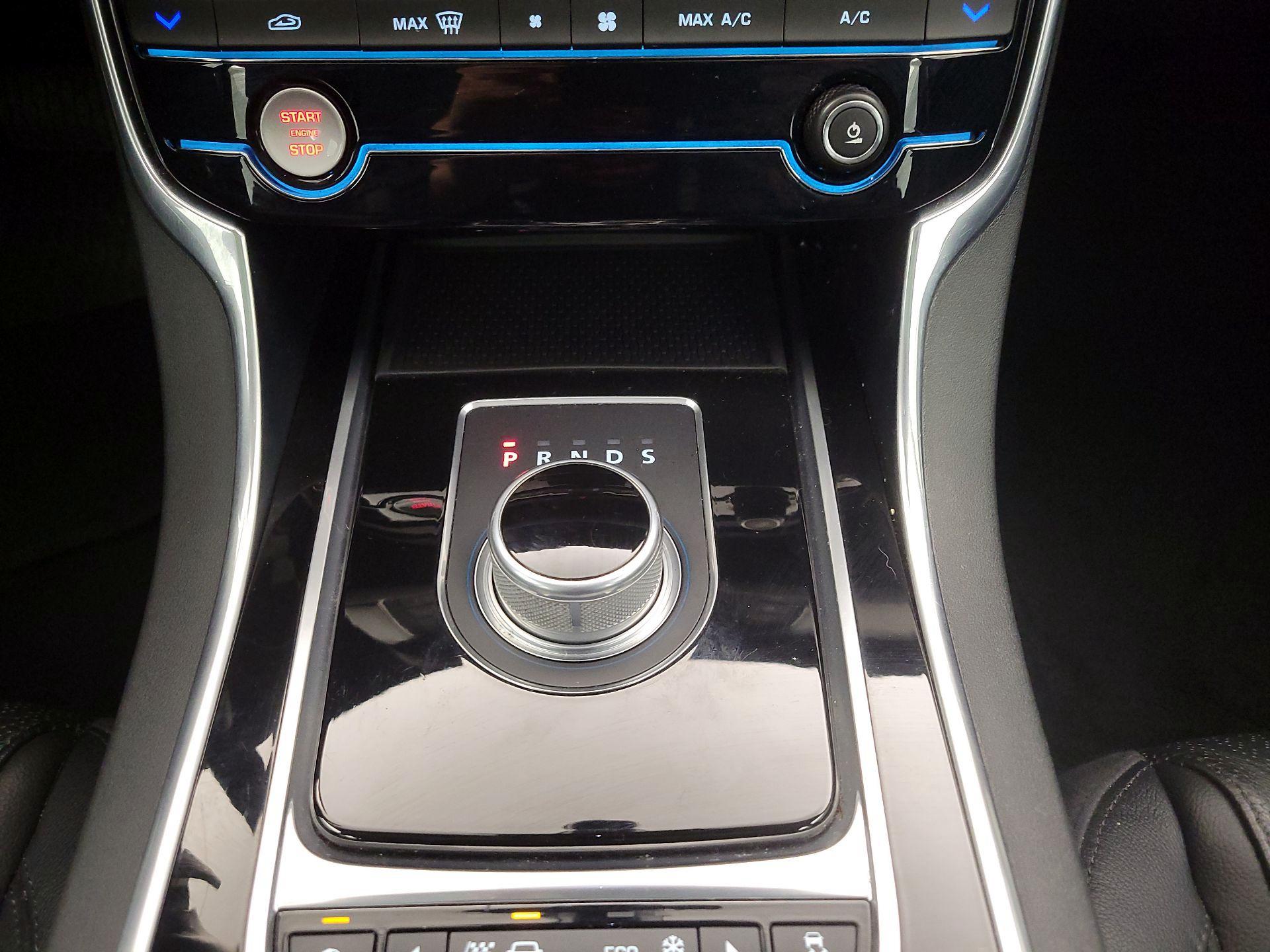 Thumbnail: 2016 Jaguar XF - 17