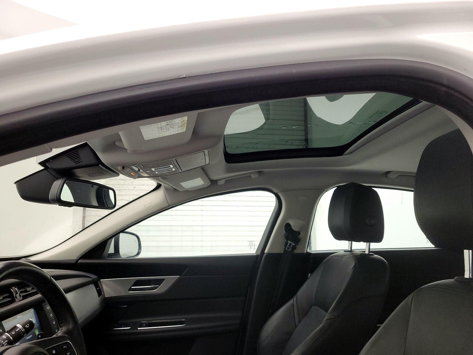 Thumbnail: 2016 Jaguar XF - 18