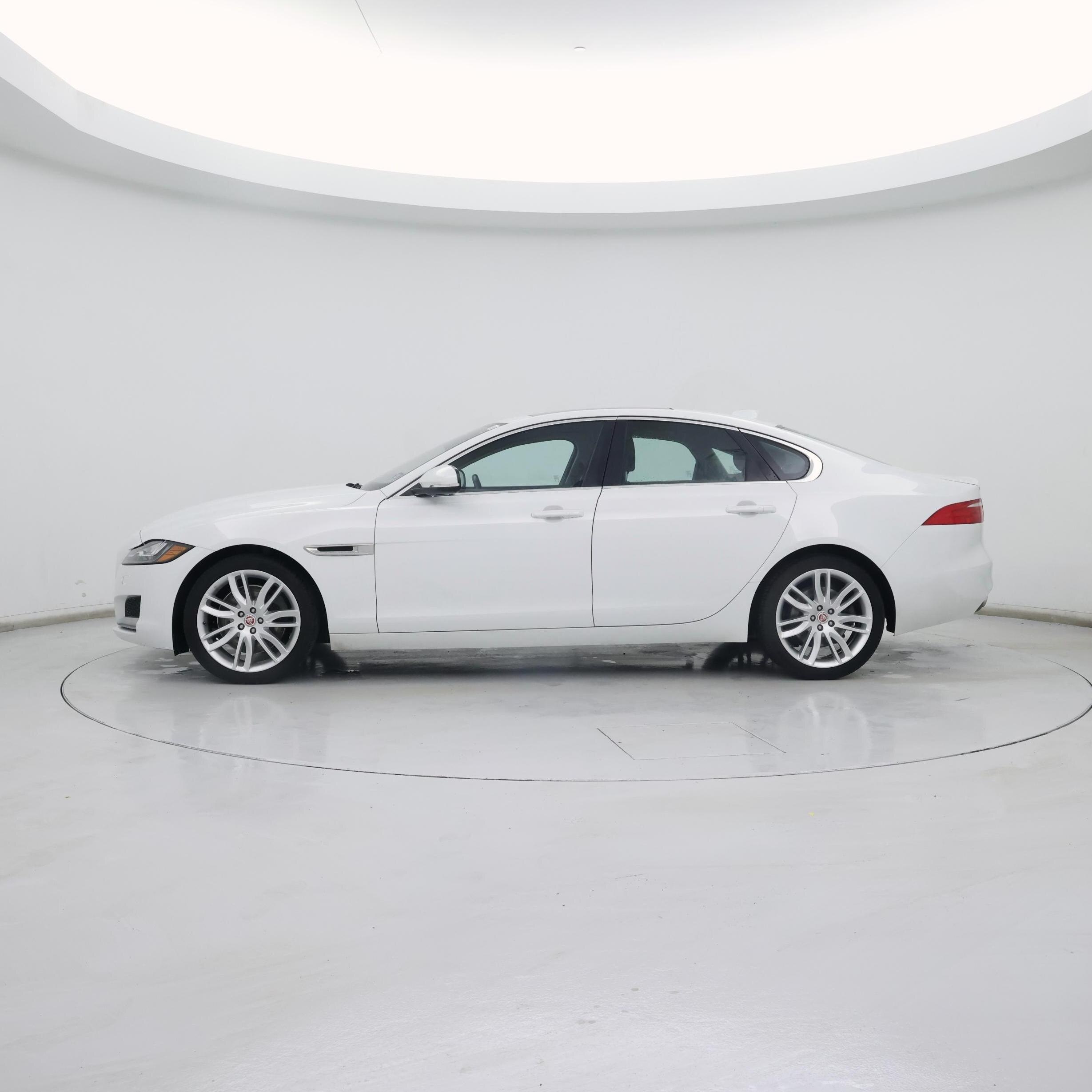 Thumbnail: 2016 Jaguar XF - 3