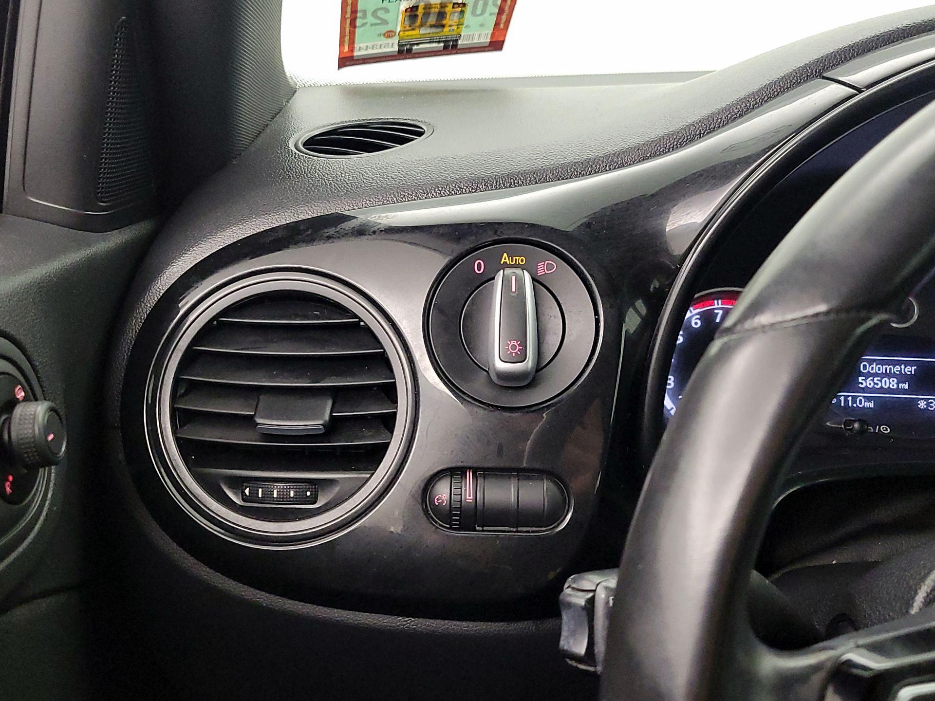 Thumbnail: 2016 Volkswagen Beetle - 13