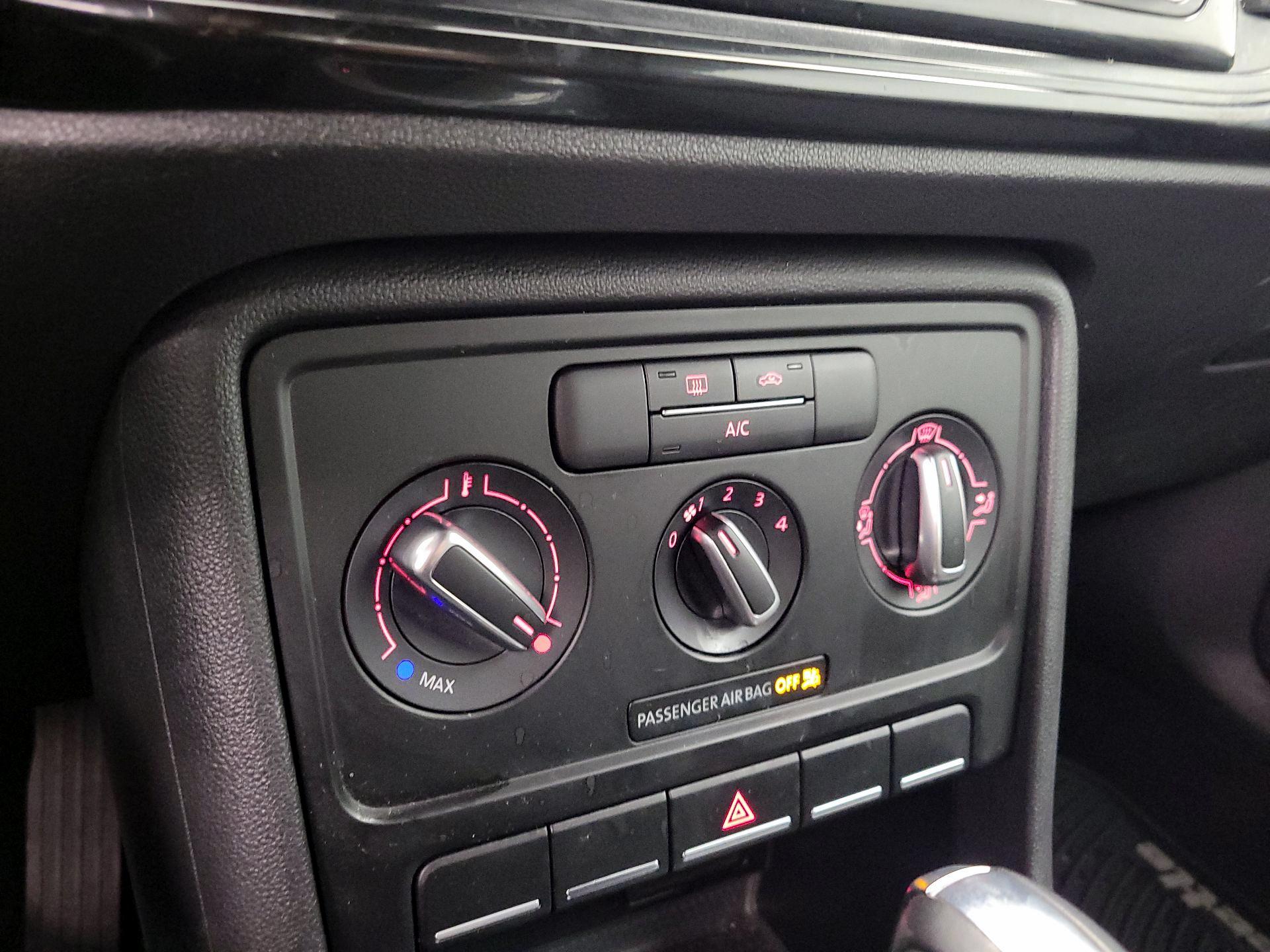 Thumbnail: 2016 Volkswagen Beetle - 15