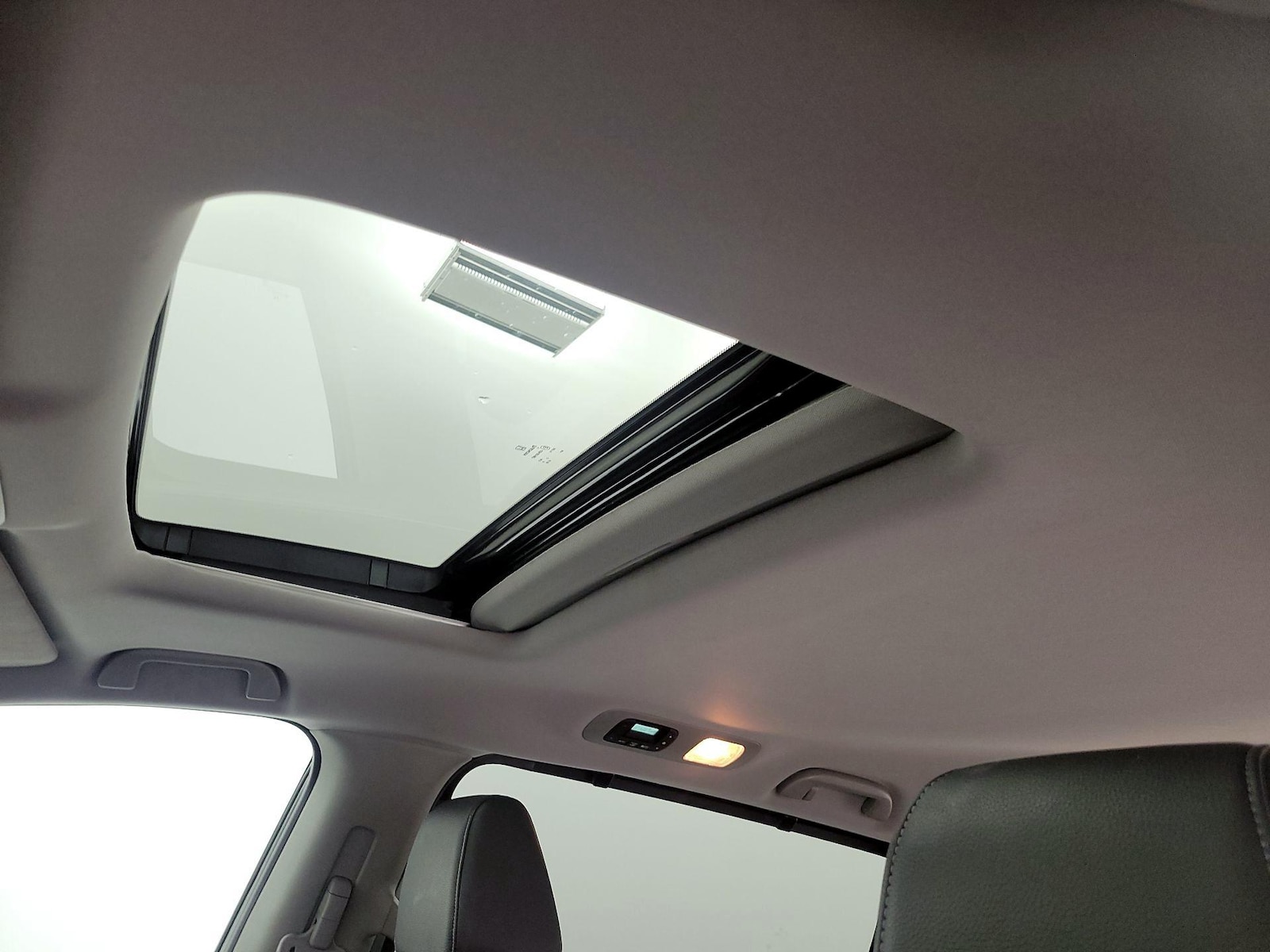 Sunroof(s) & Overhead Airbags