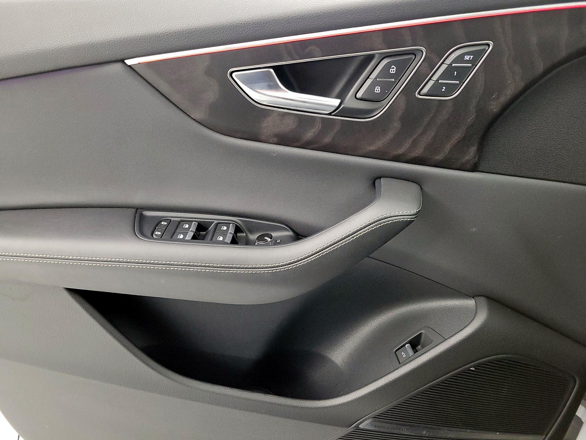 Thumbnail: 2023 Audi Q8 - 12