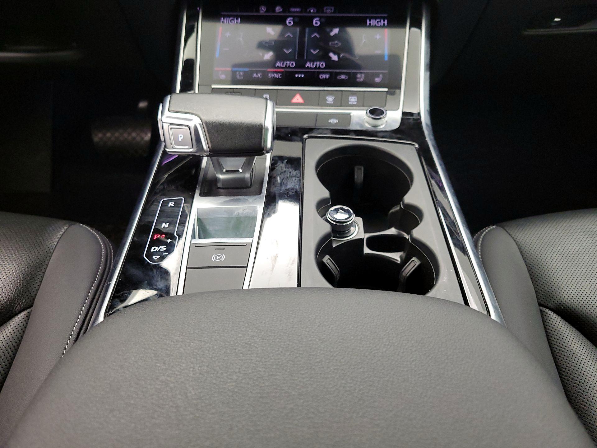 Thumbnail: 2023 Audi Q8 - 18