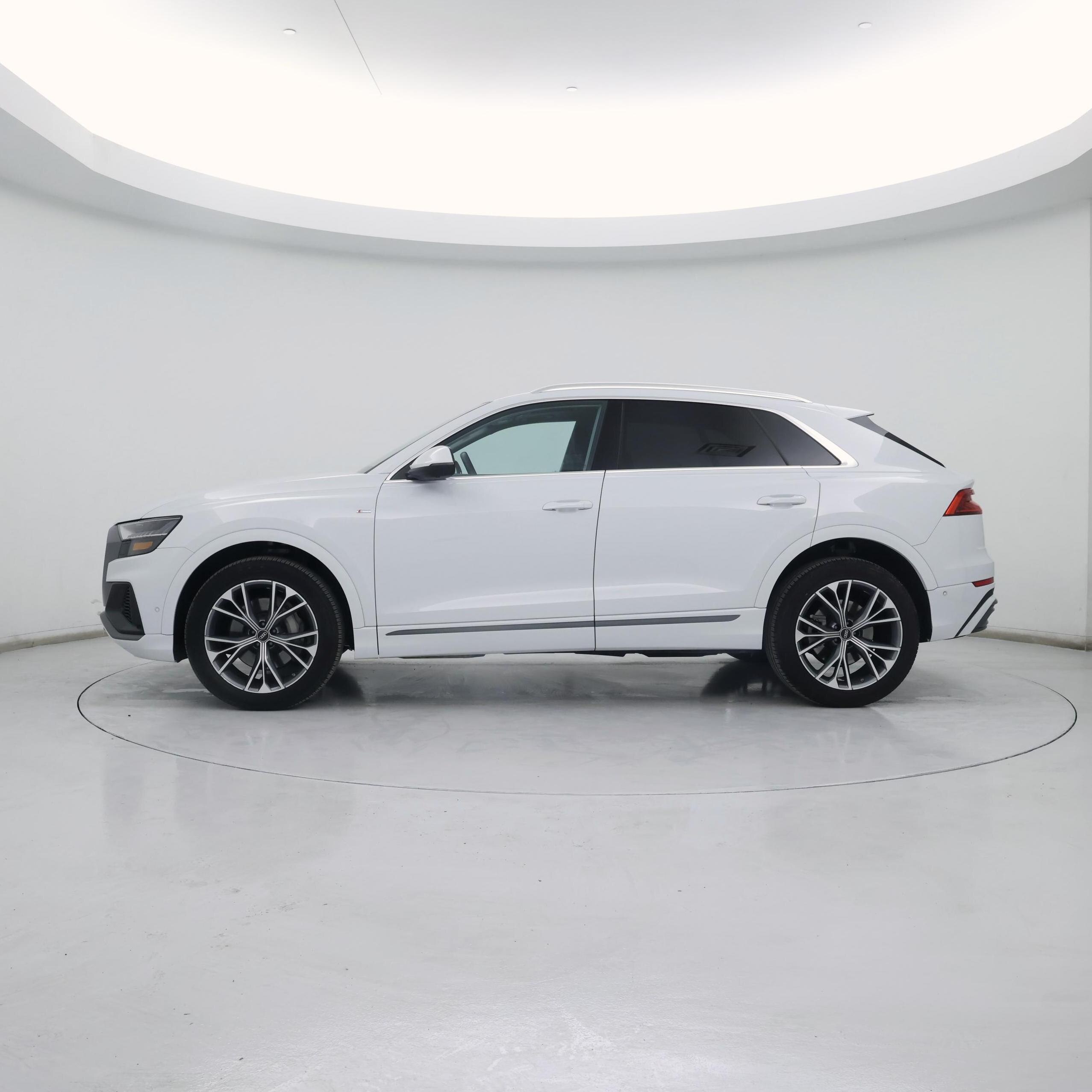 Thumbnail: 2023 Audi Q8 - 3