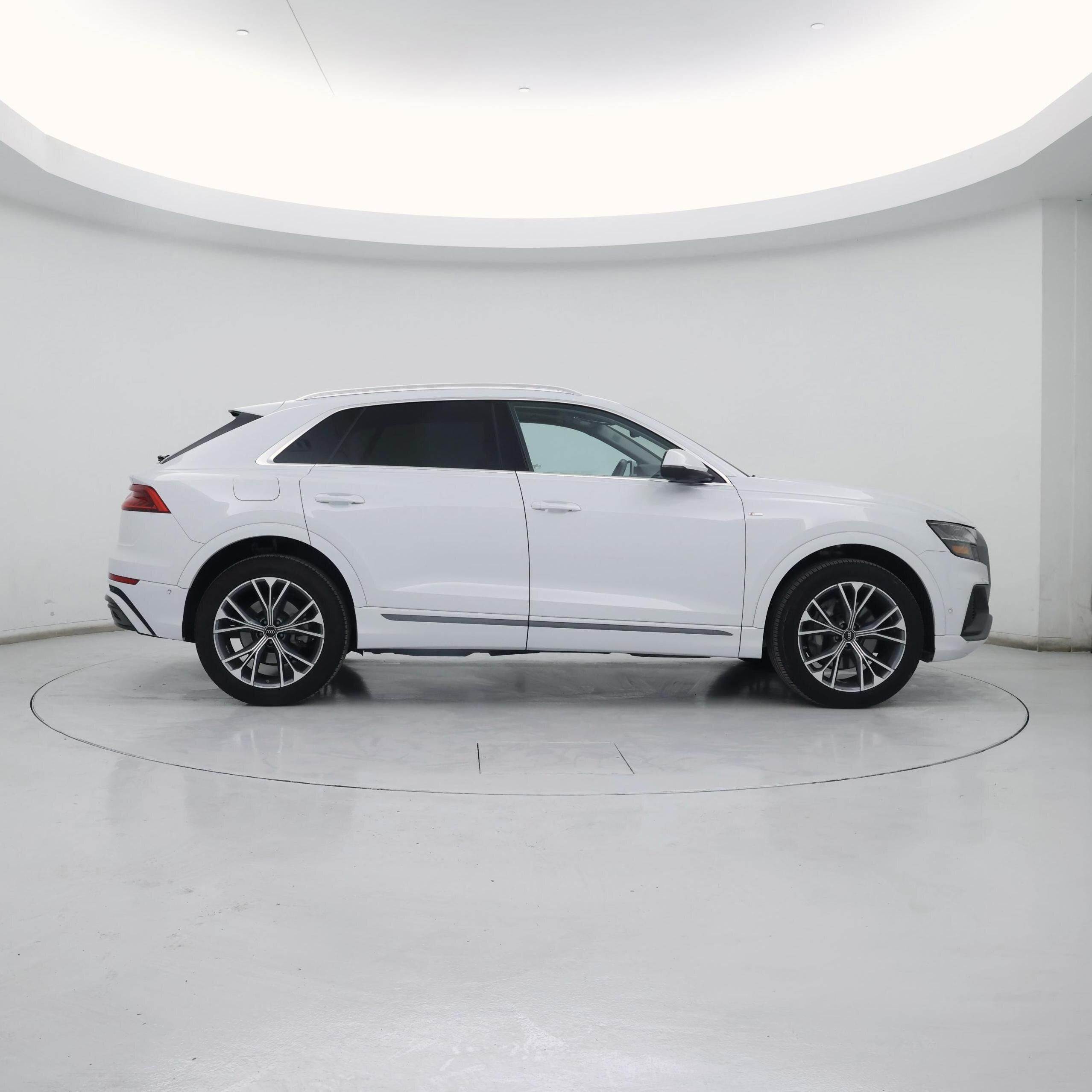 Thumbnail: 2023 Audi Q8 - 7