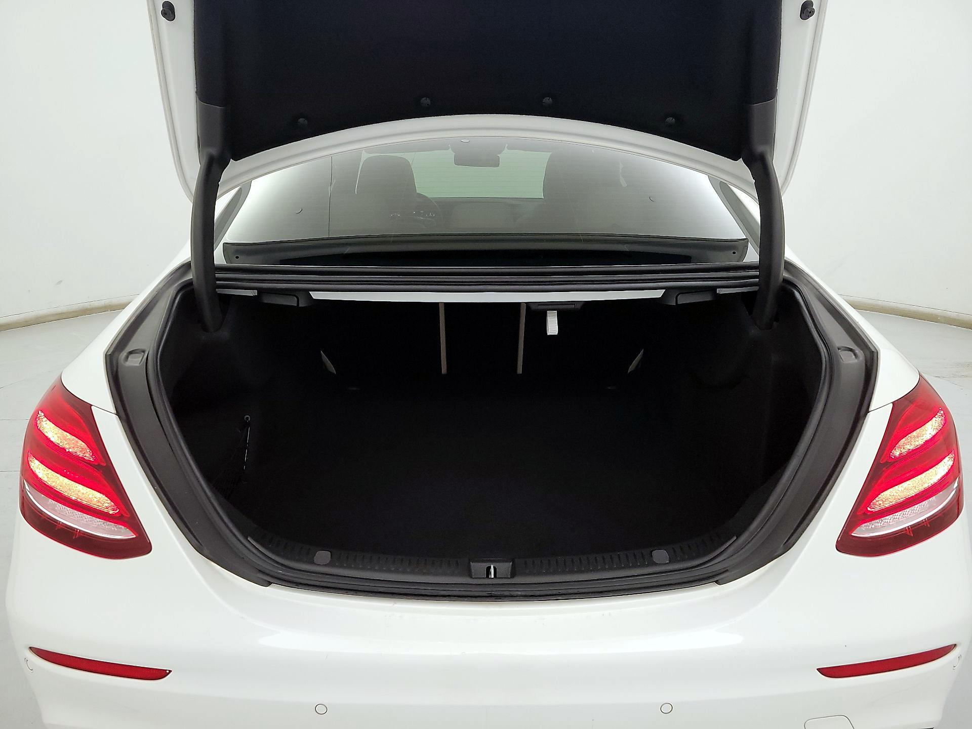 Thumbnail: 2018 Mercedes-Benz E-Class - 20