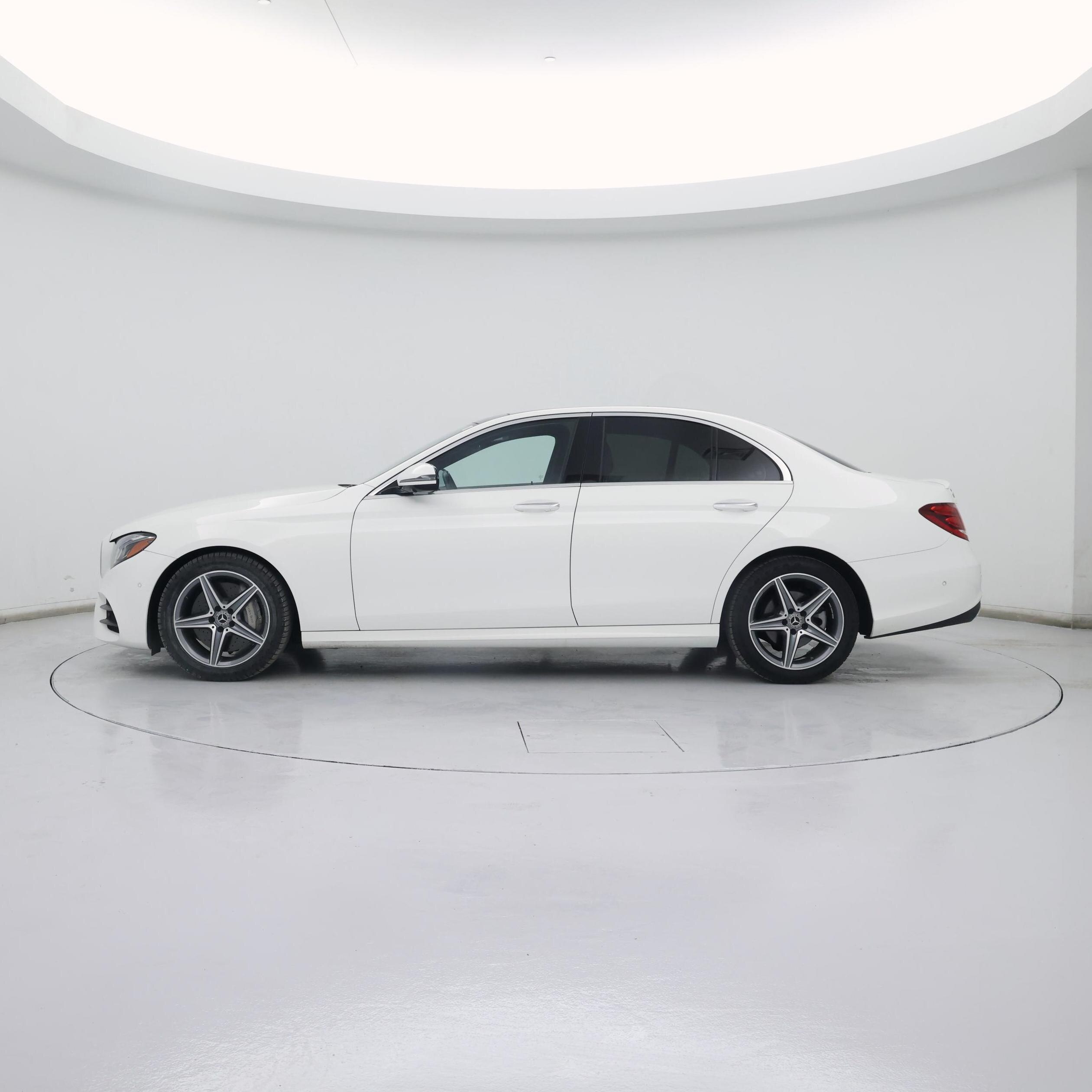 Thumbnail: 2018 Mercedes-Benz E-Class - 3