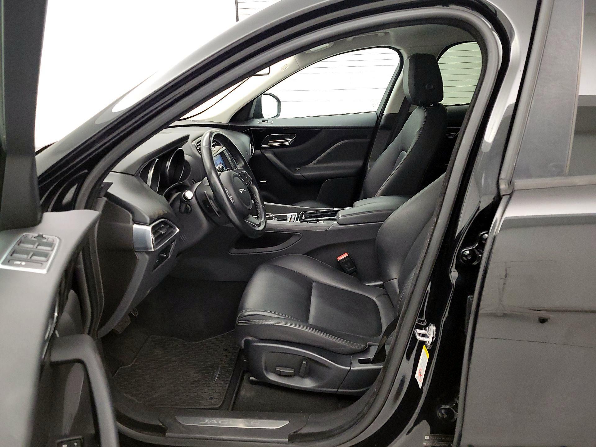 Thumbnail: 2018 Jaguar F-Pace - 11