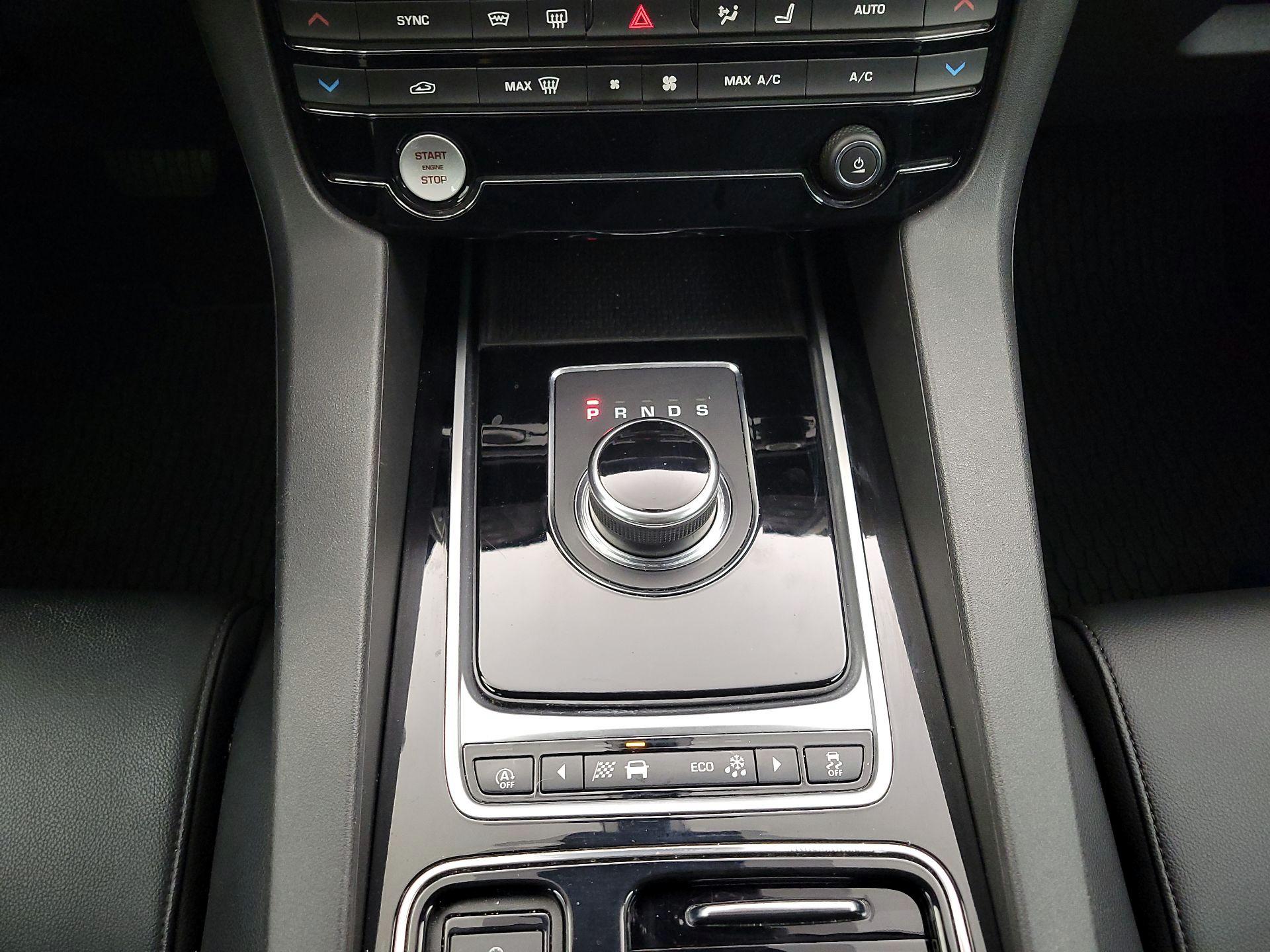 Thumbnail: 2018 Jaguar F-Pace - 17