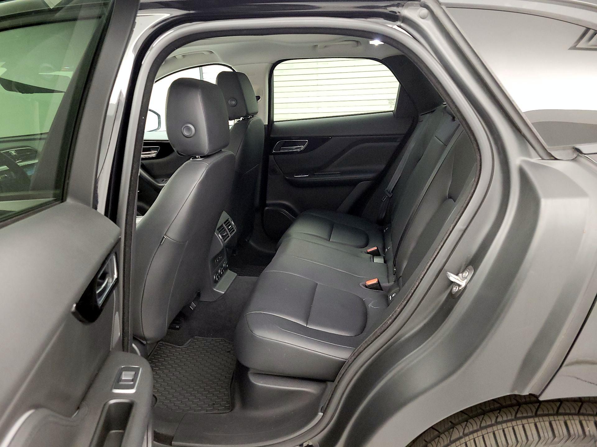 Thumbnail: 2018 Jaguar F-Pace - 18