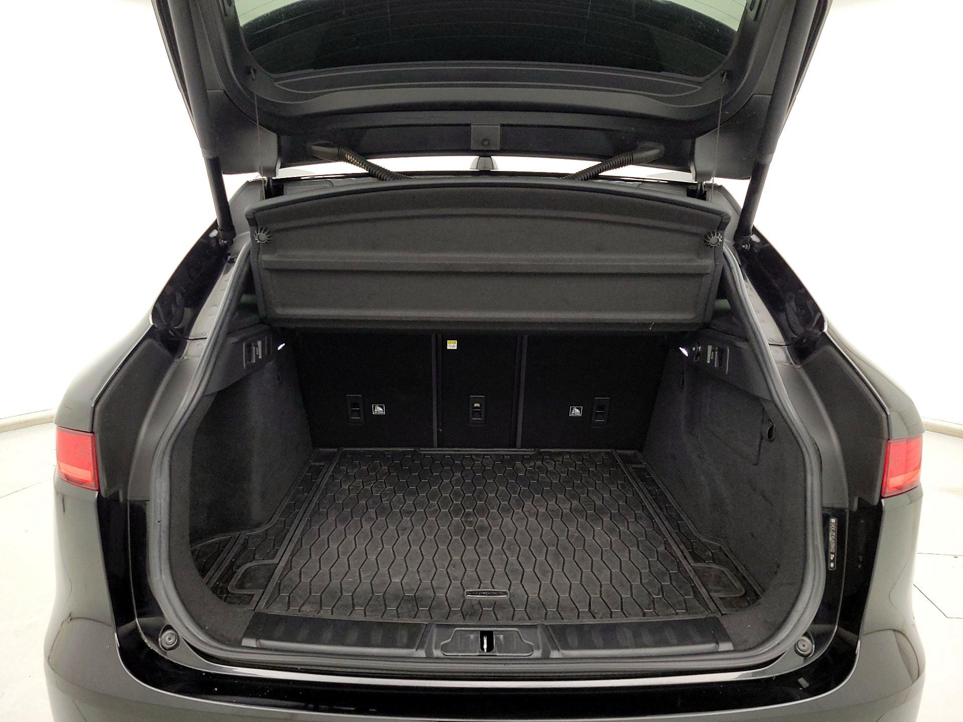 Thumbnail: 2018 Jaguar F-Pace - 19