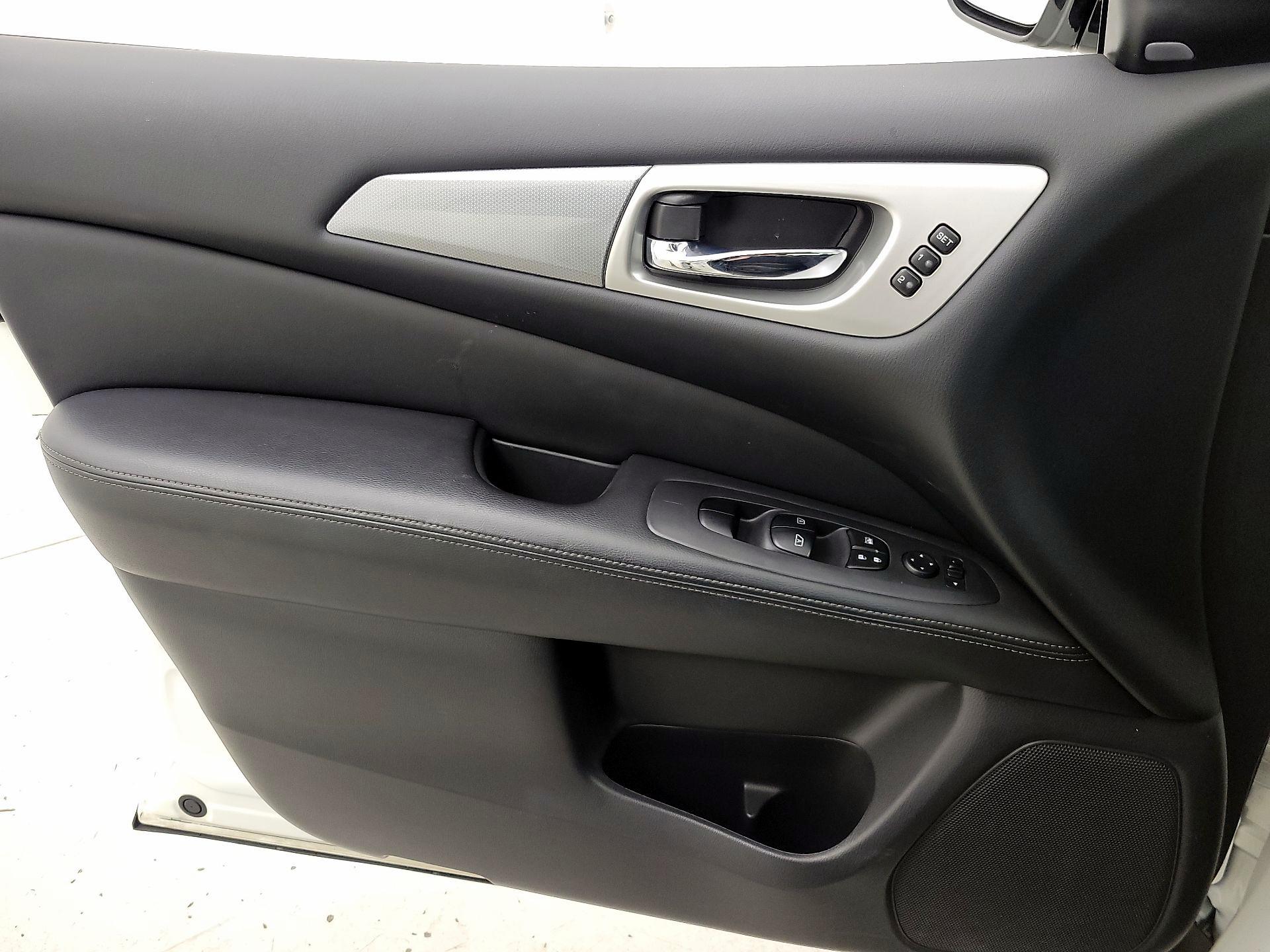 Thumbnail: 2017 Nissan Pathfinder - 12