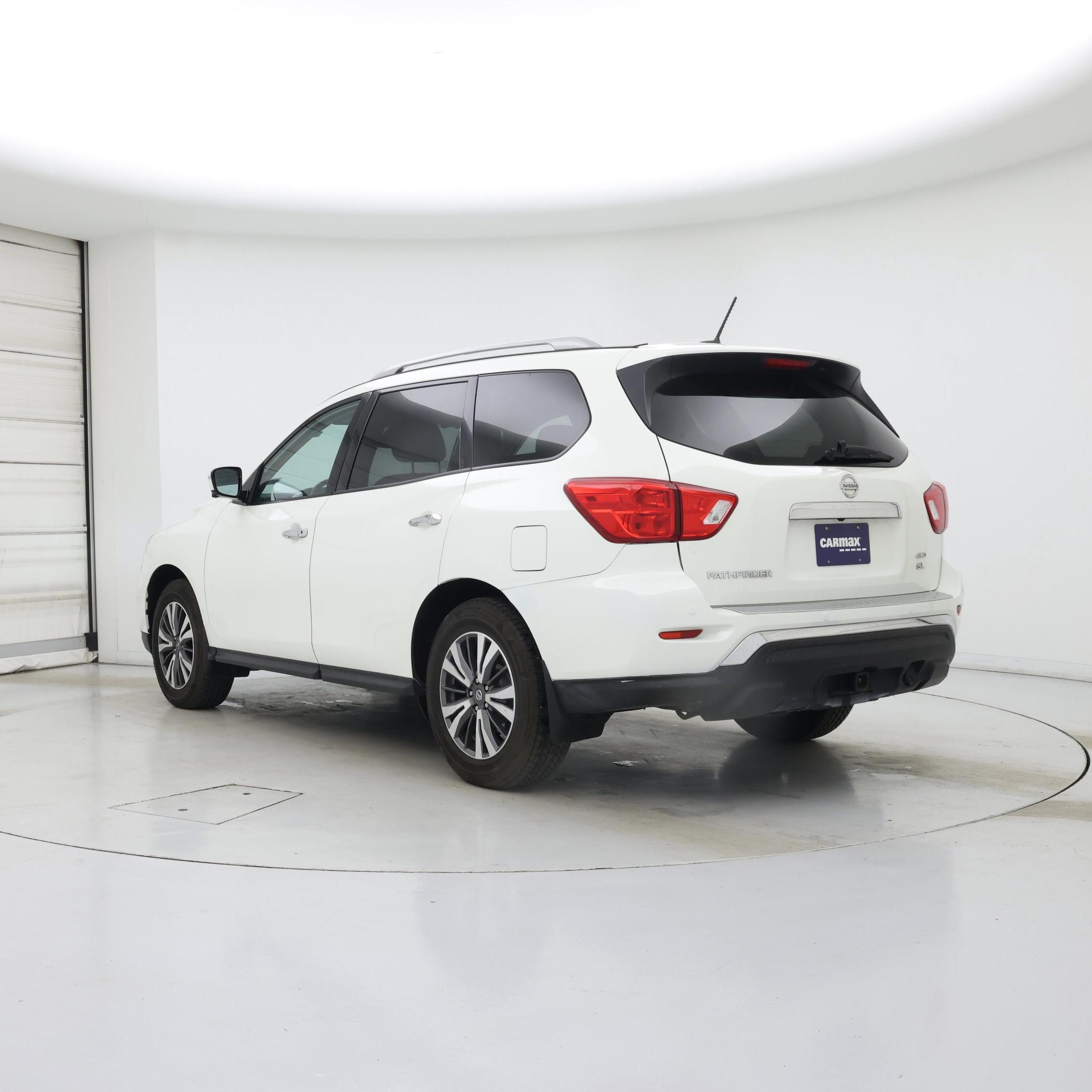 Thumbnail: 2017 Nissan Pathfinder - 2