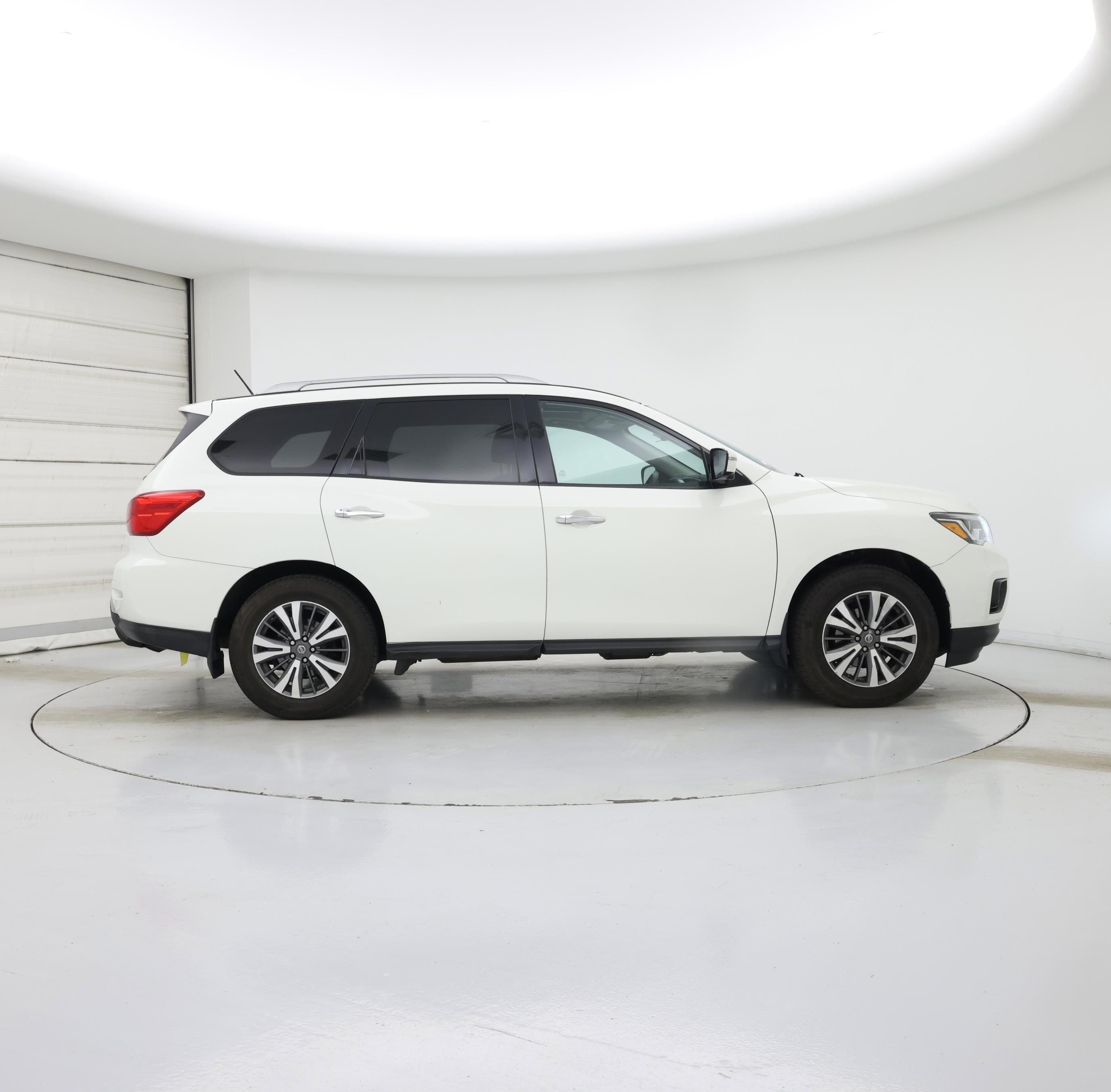 Thumbnail: 2017 Nissan Pathfinder - 7