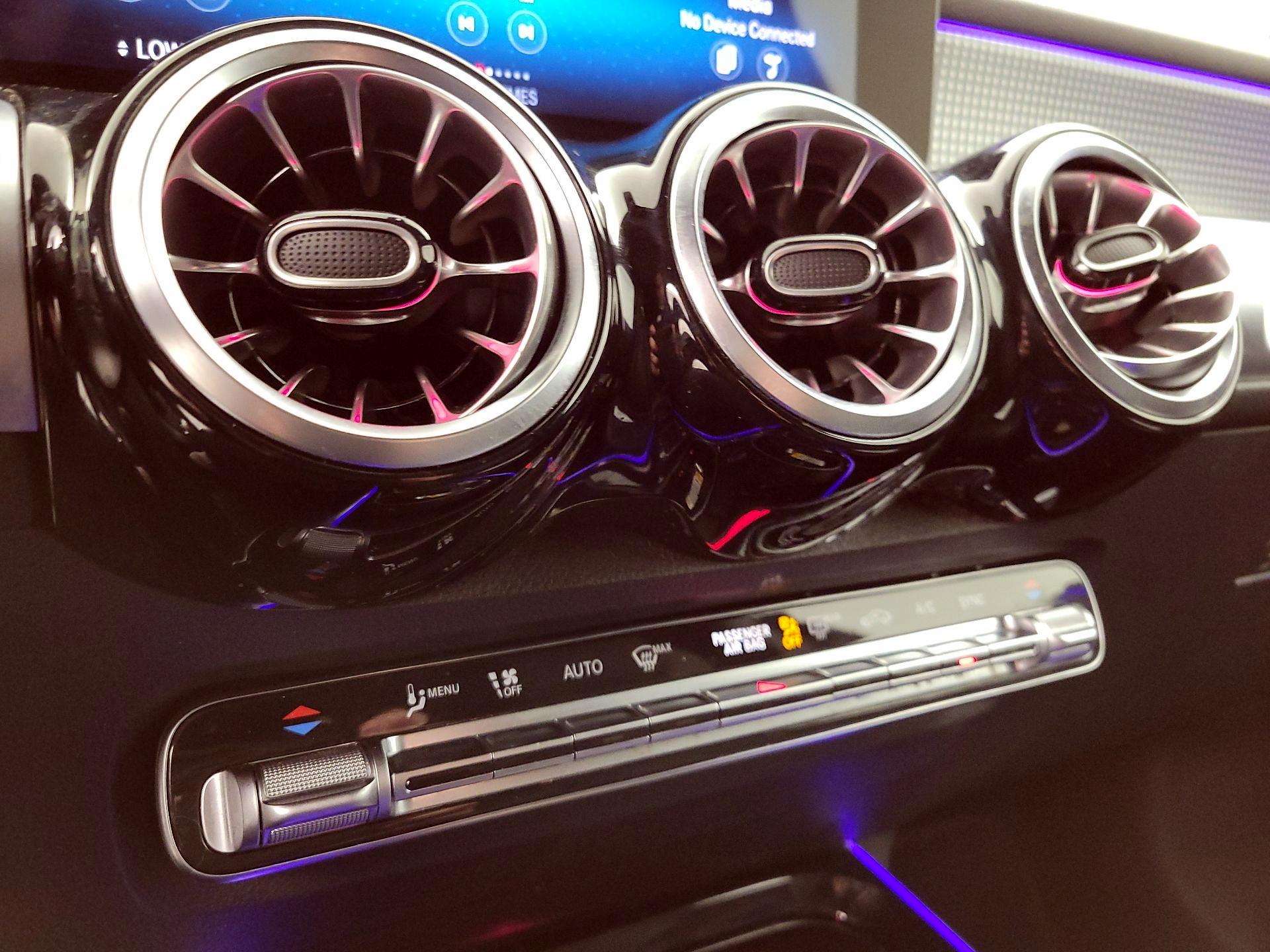 Thumbnail: 2022 Mercedes-Benz GLB - 16