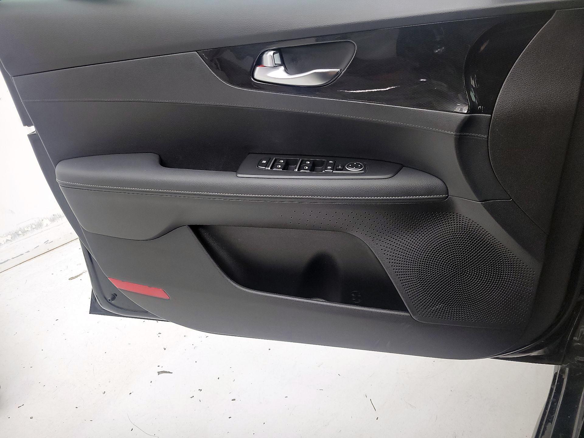 Thumbnail: 2023 Kia Forte - 12