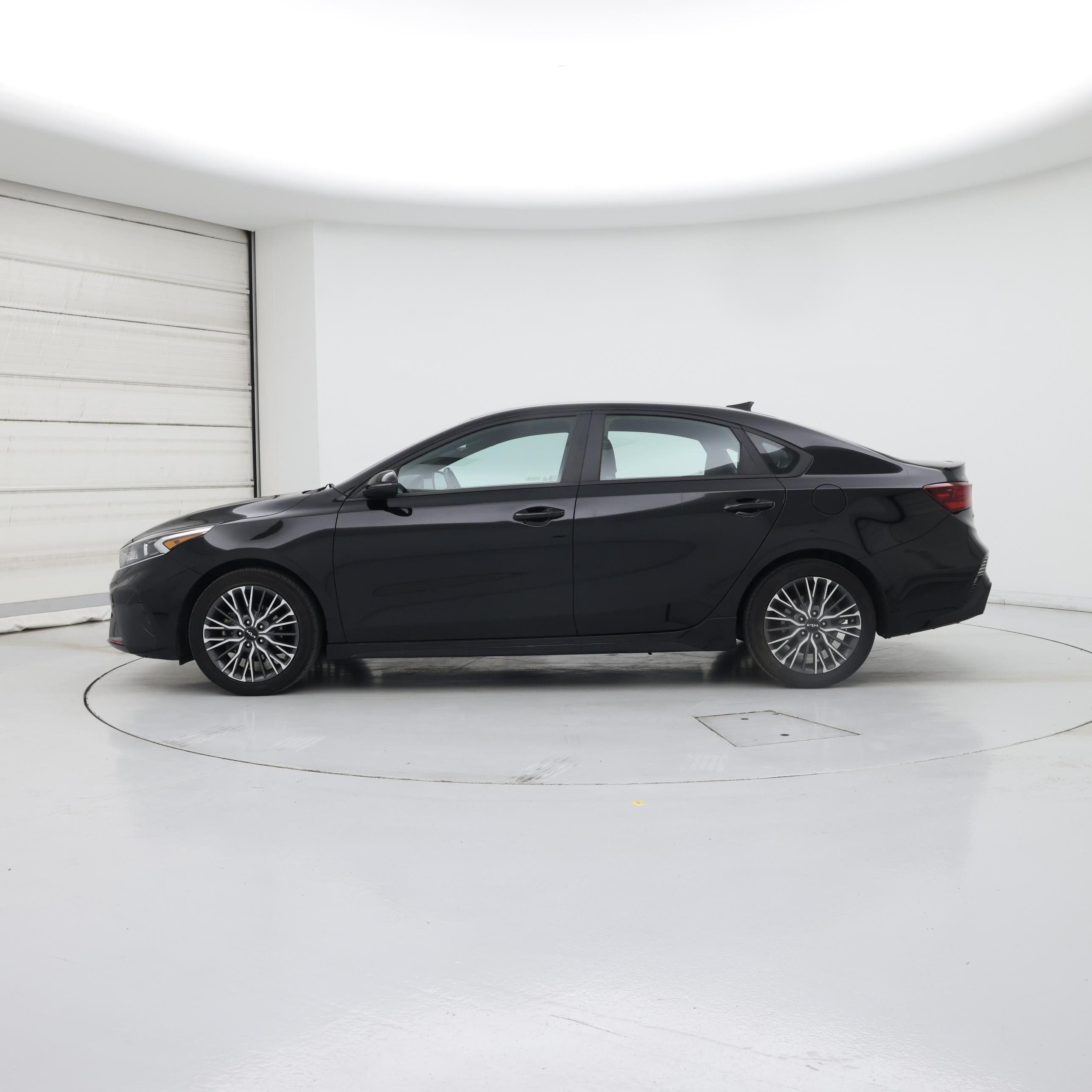 Thumbnail: 2023 Kia Forte - 3