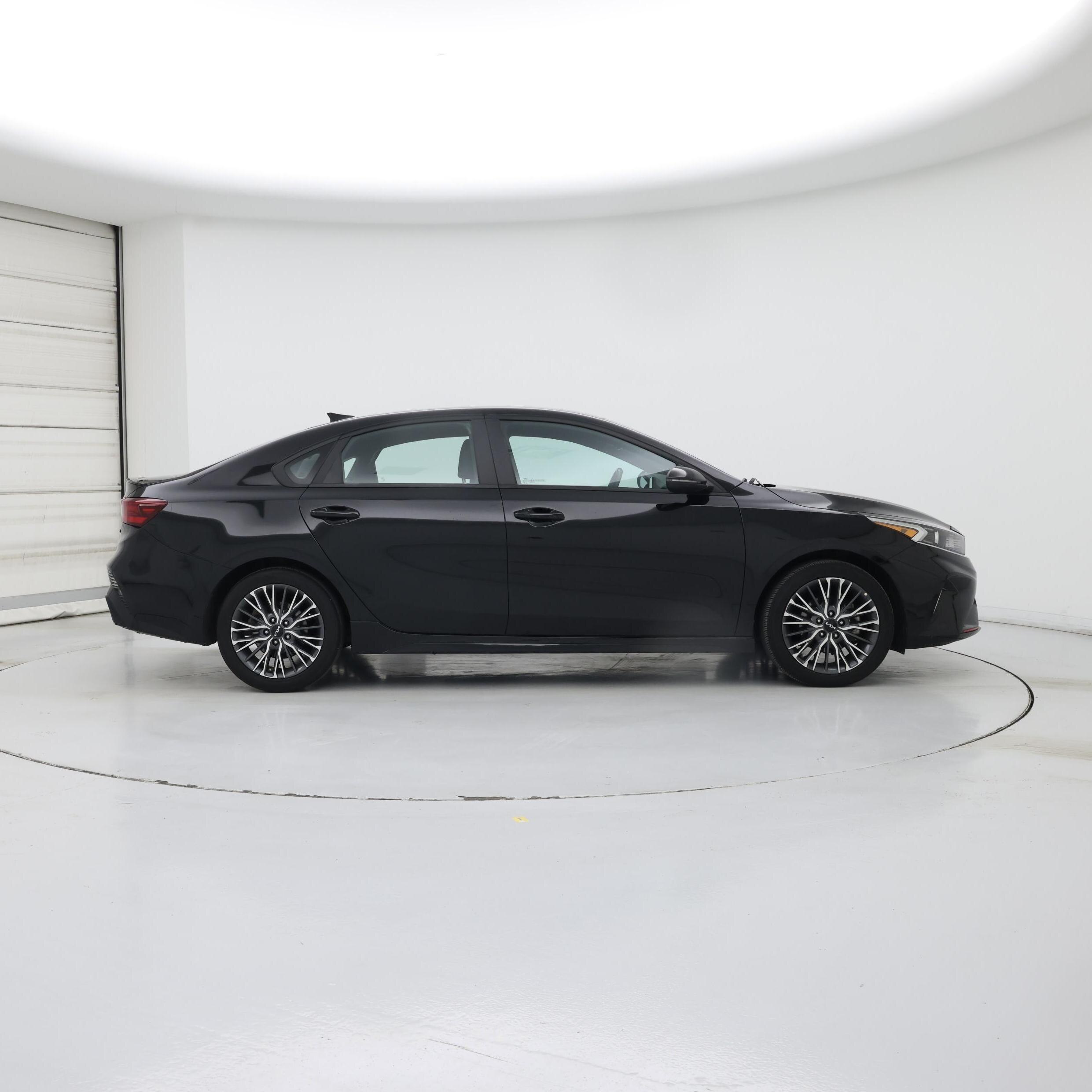 Thumbnail: 2023 Kia Forte - 7