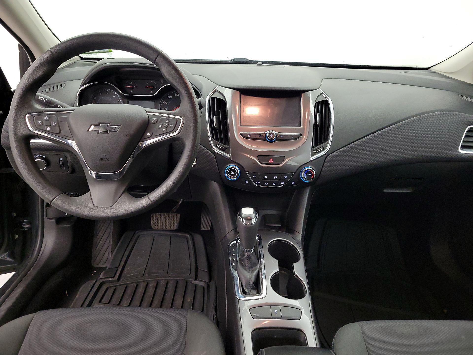 Thumbnail: 2018 Chevrolet Cruze - 9