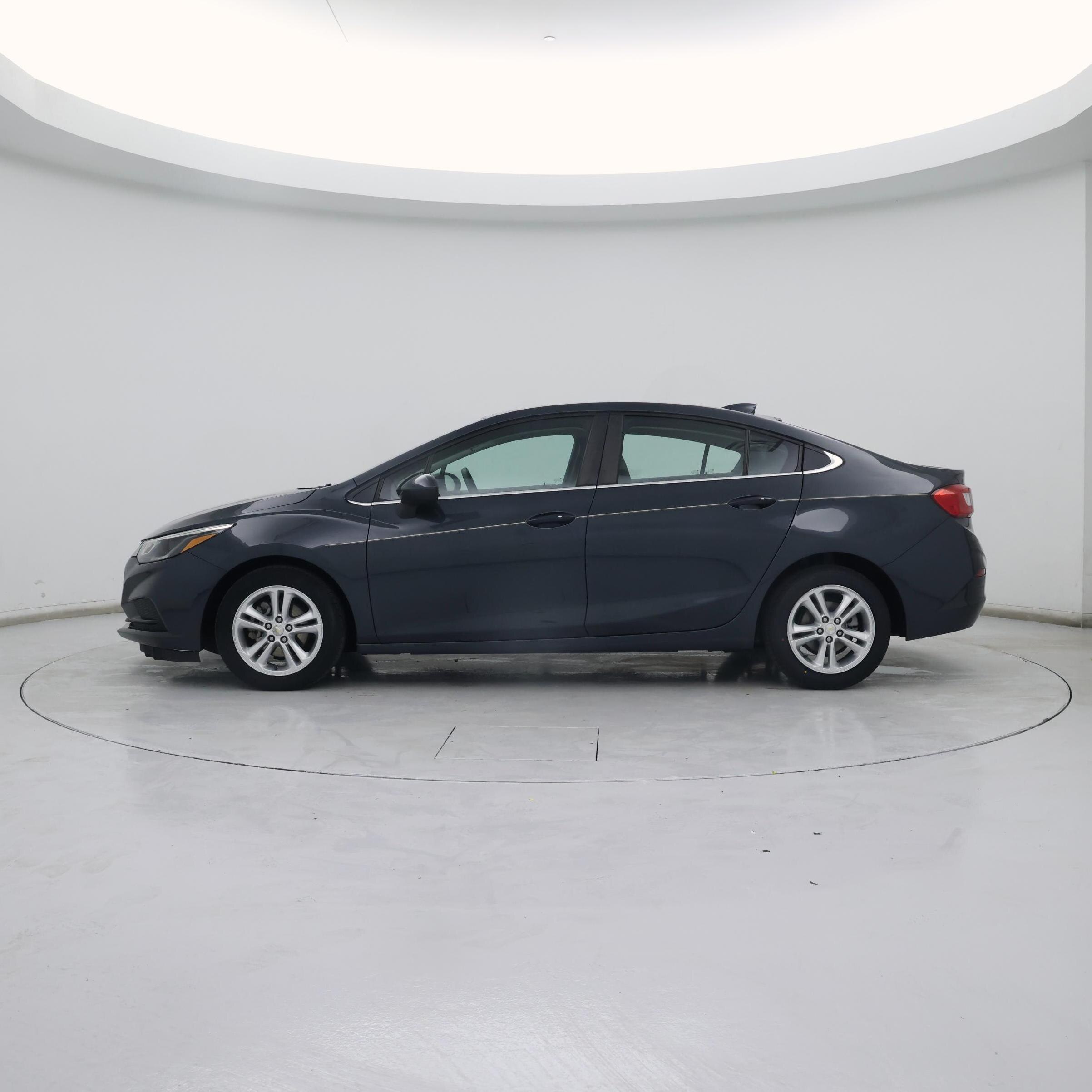 Thumbnail: 2018 Chevrolet Cruze - 3