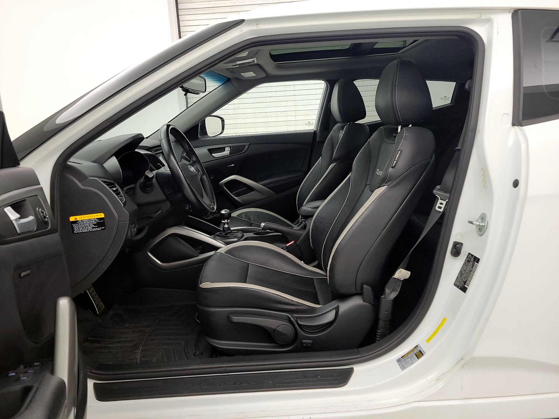 Thumbnail: 2015 Hyundai Veloster - 11